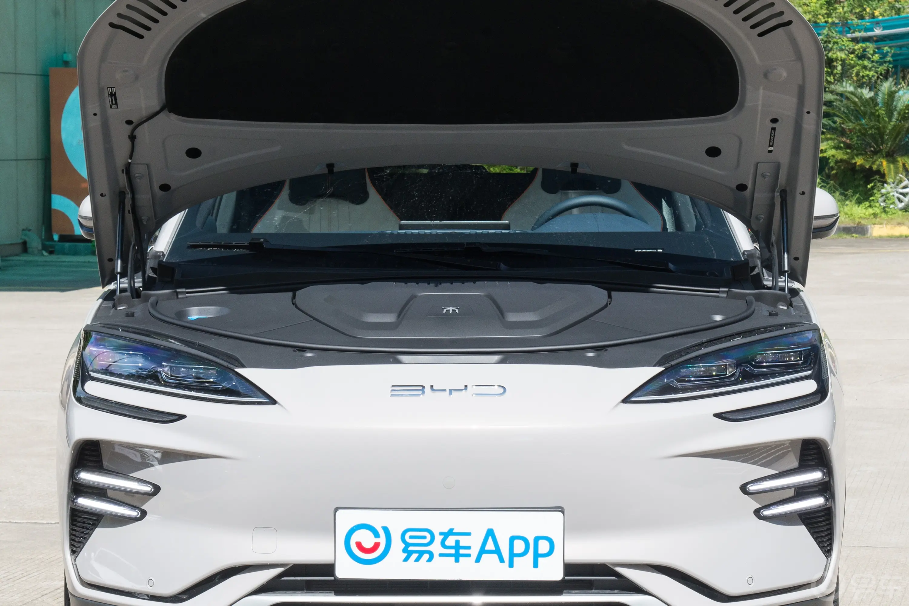 宋PLUS新能源EV 冠军版 520km 豪华型发动机舱整体