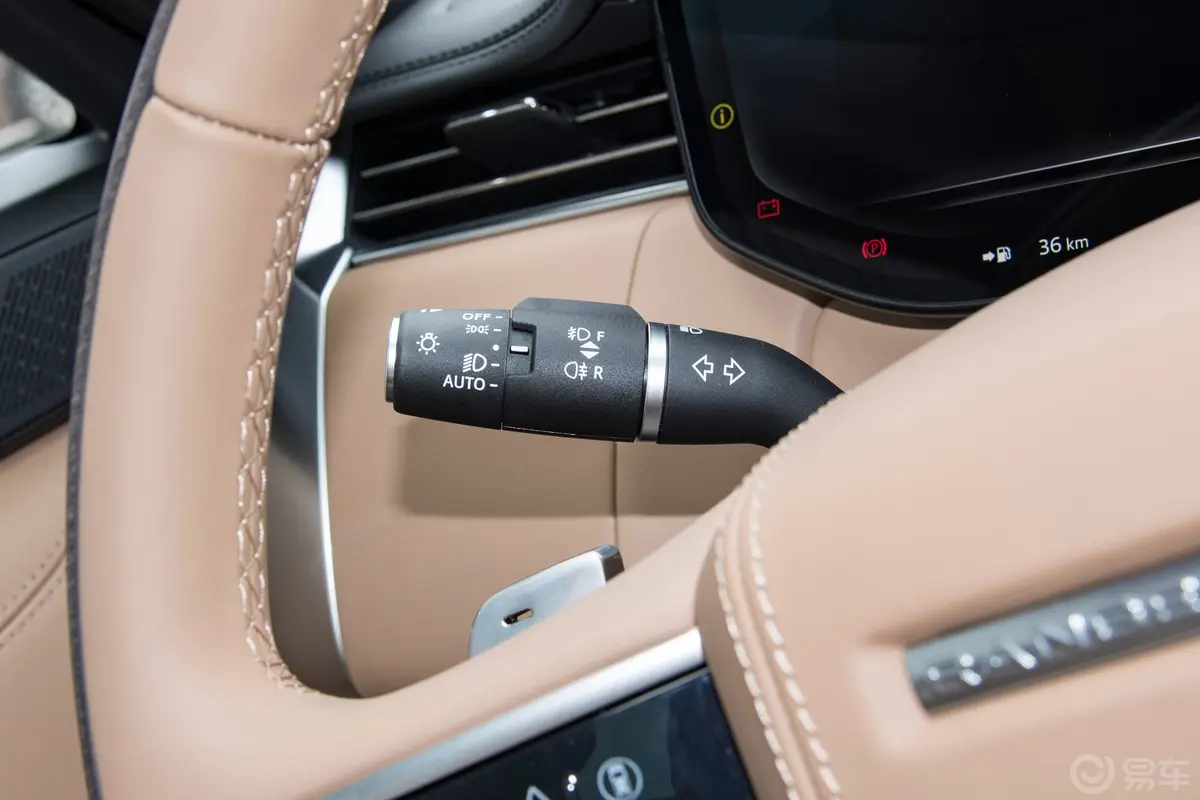 揽胜3.0 L6 400PS 典范加长版 5座灯光控制区
