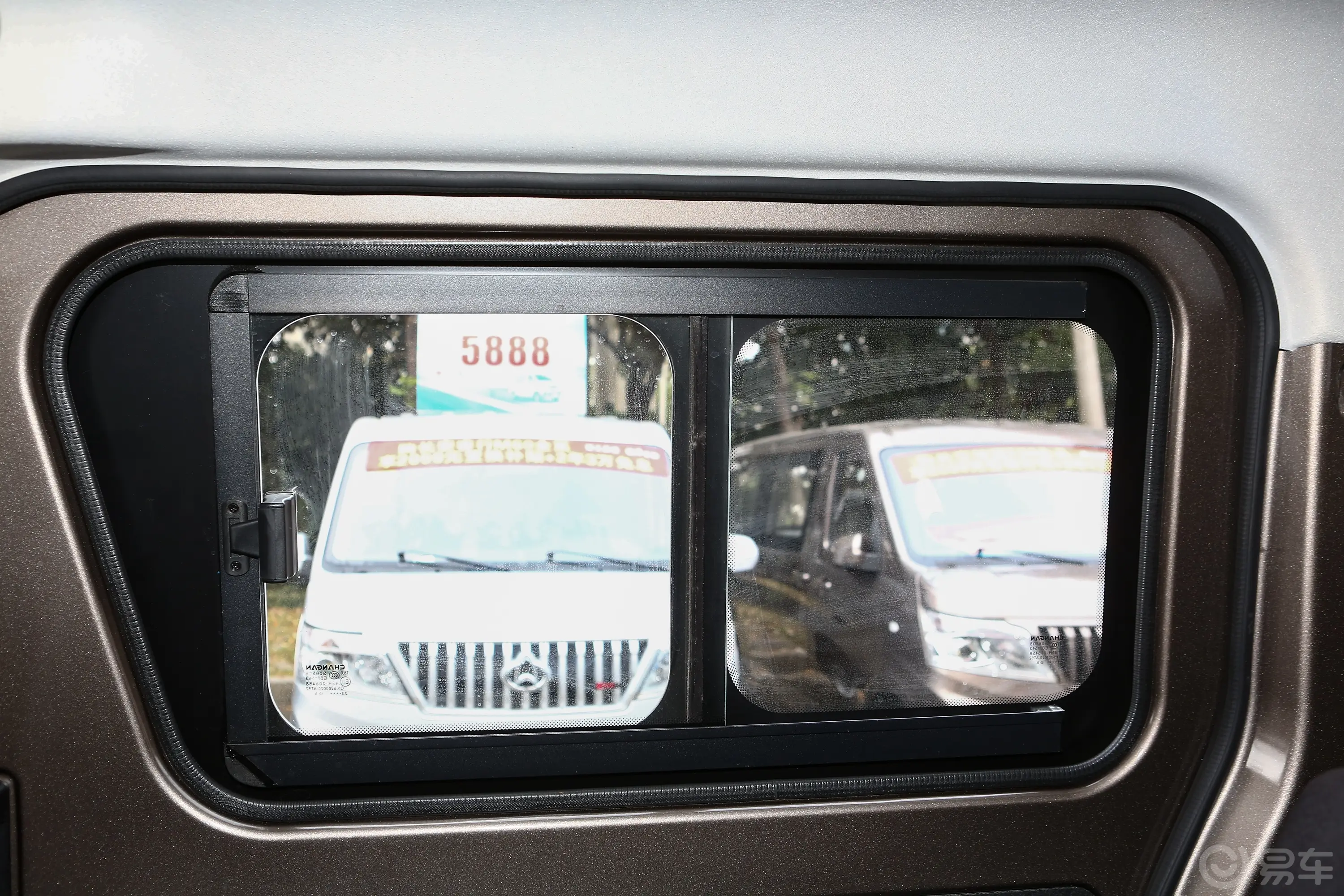 睿行M601.6L 客车舒适型 CNG后排侧窗遮阳帘