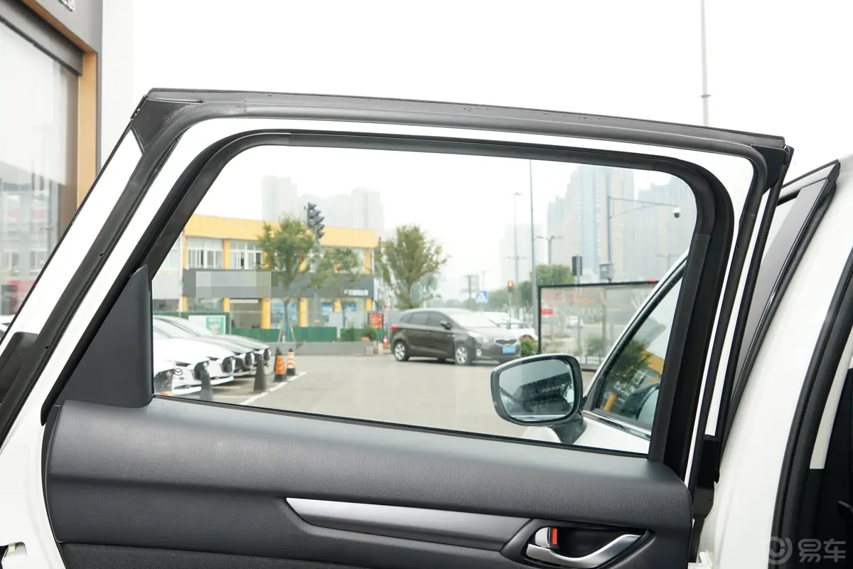 马自达CX-52.0L 两驱舒适型后排侧窗遮阳帘