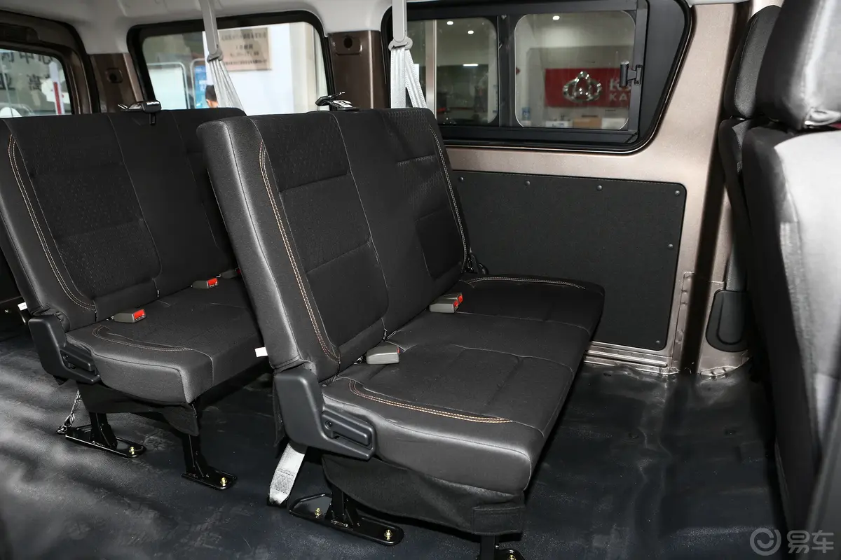 睿行M601.6L 客车舒适型 CNG第三排空间体验