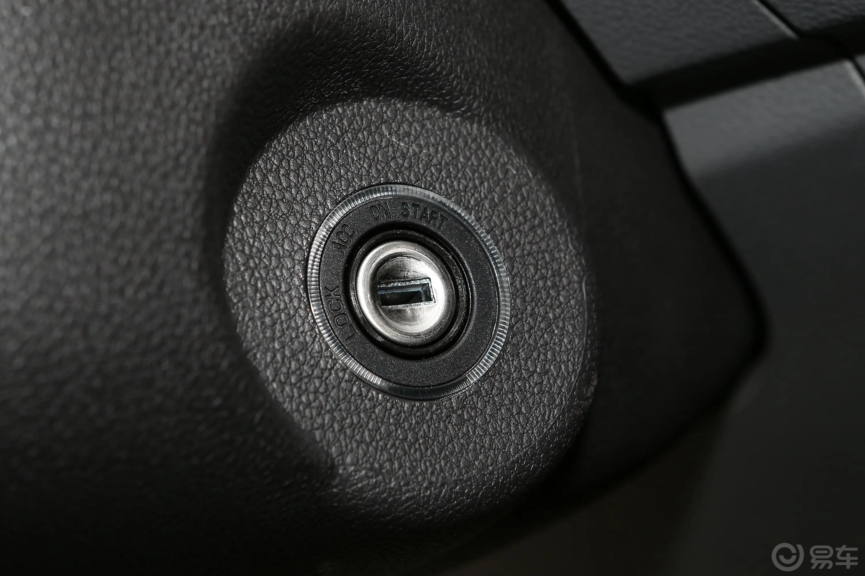 图雅诺吉象多功能 康明斯 2.8T 手动加长轴中顶后单胎 7/9座钥匙孔或一键启动按键