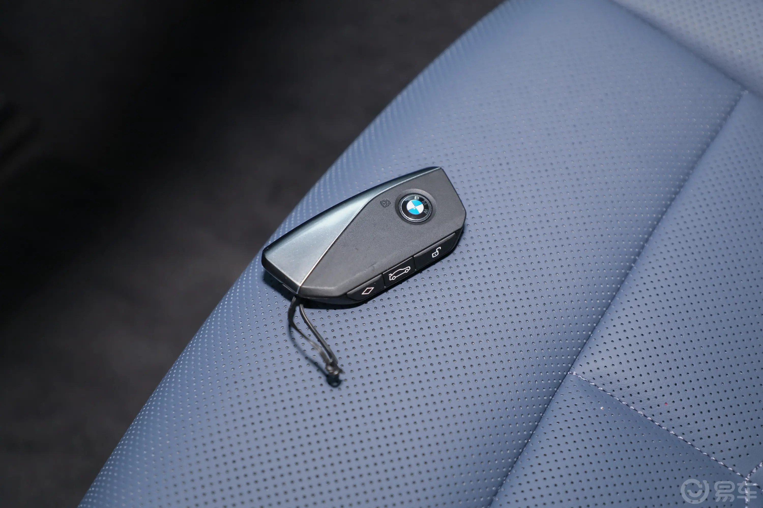 宝马i5eDrive 40L 豪华套装钥匙正面