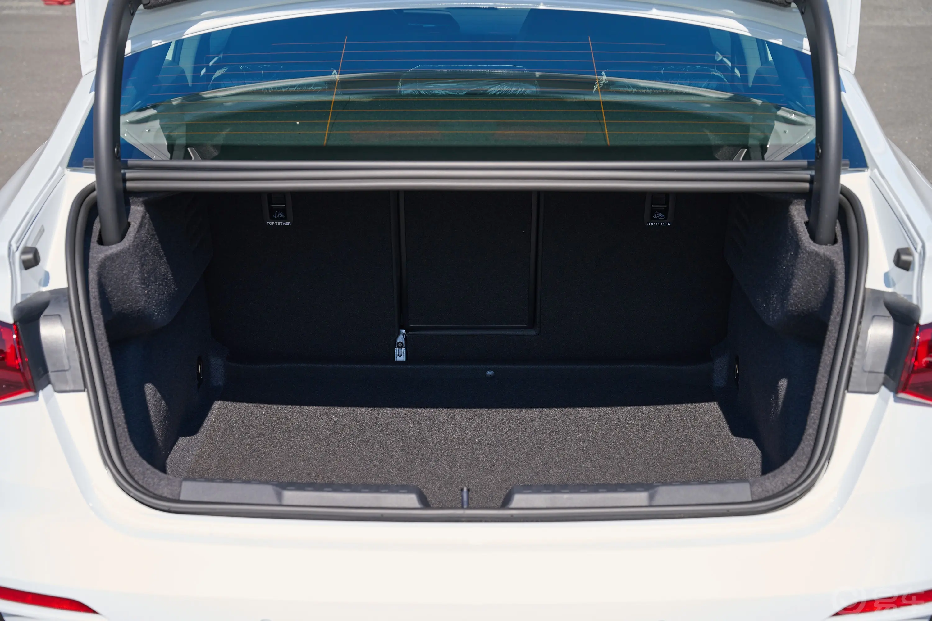 奥迪A3A3L Limousine 35 TFSI 进取运动型后备厢空间特写