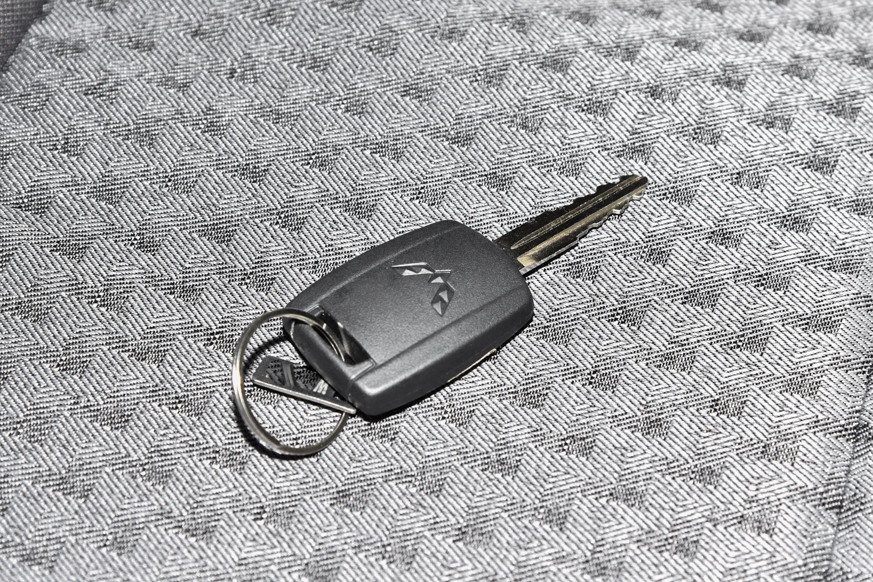五菱荣光新卡1.5L 双排基本型 5座钥匙正面