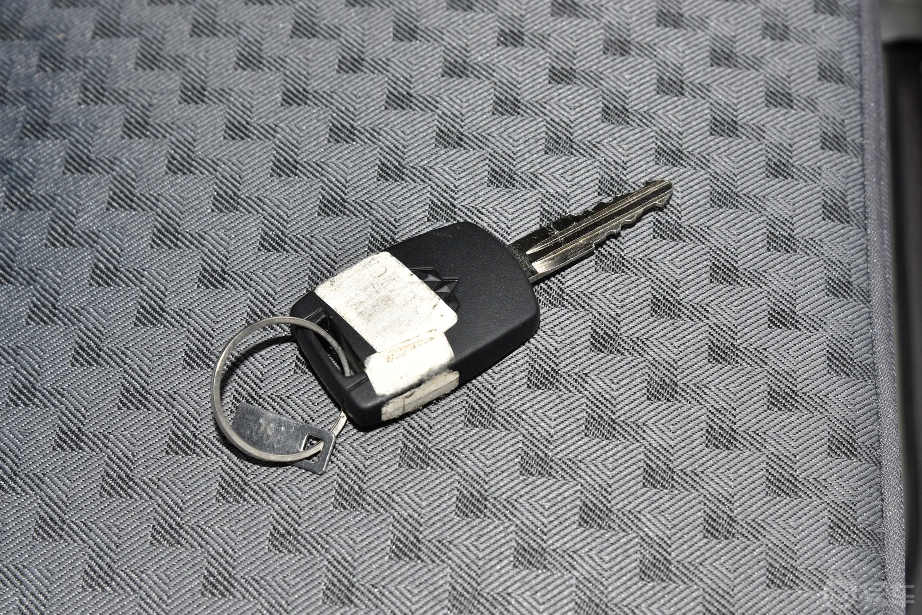 五菱荣光新卡2.0L 加长单排基本型 2座钥匙正面
