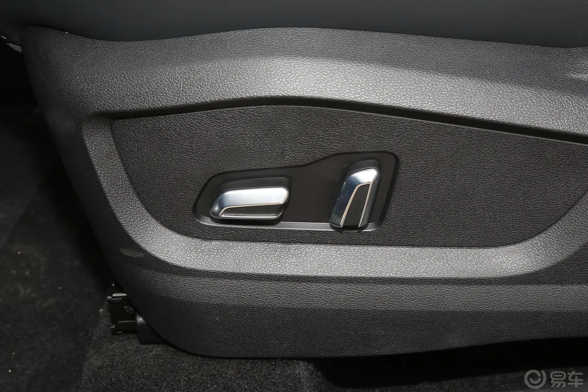 瑞虎7 PLUS冠军版 1.5T 双离合豪华型主驾座椅调节