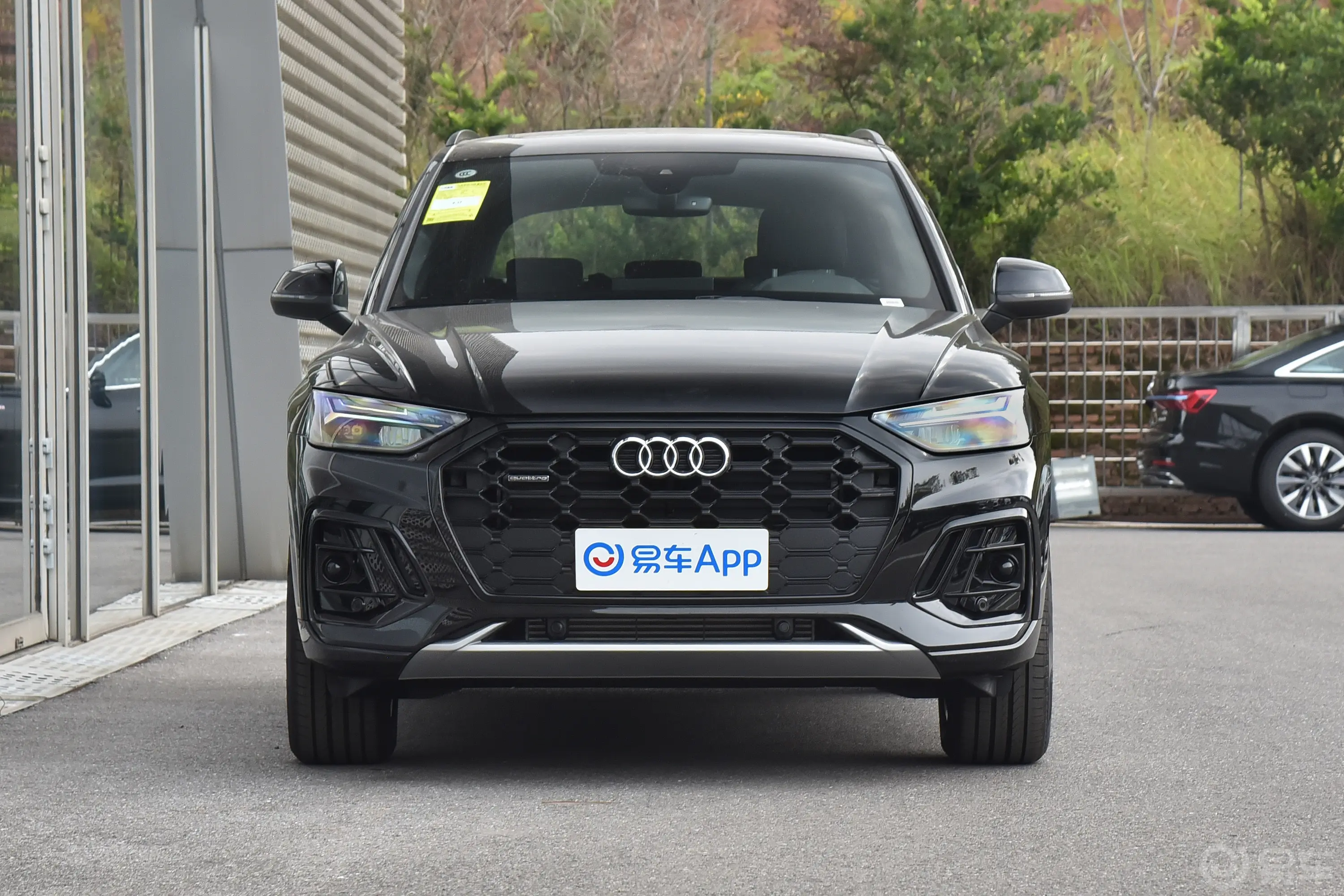 奥迪Q5L40 TFSI 豪华动感型正前水平