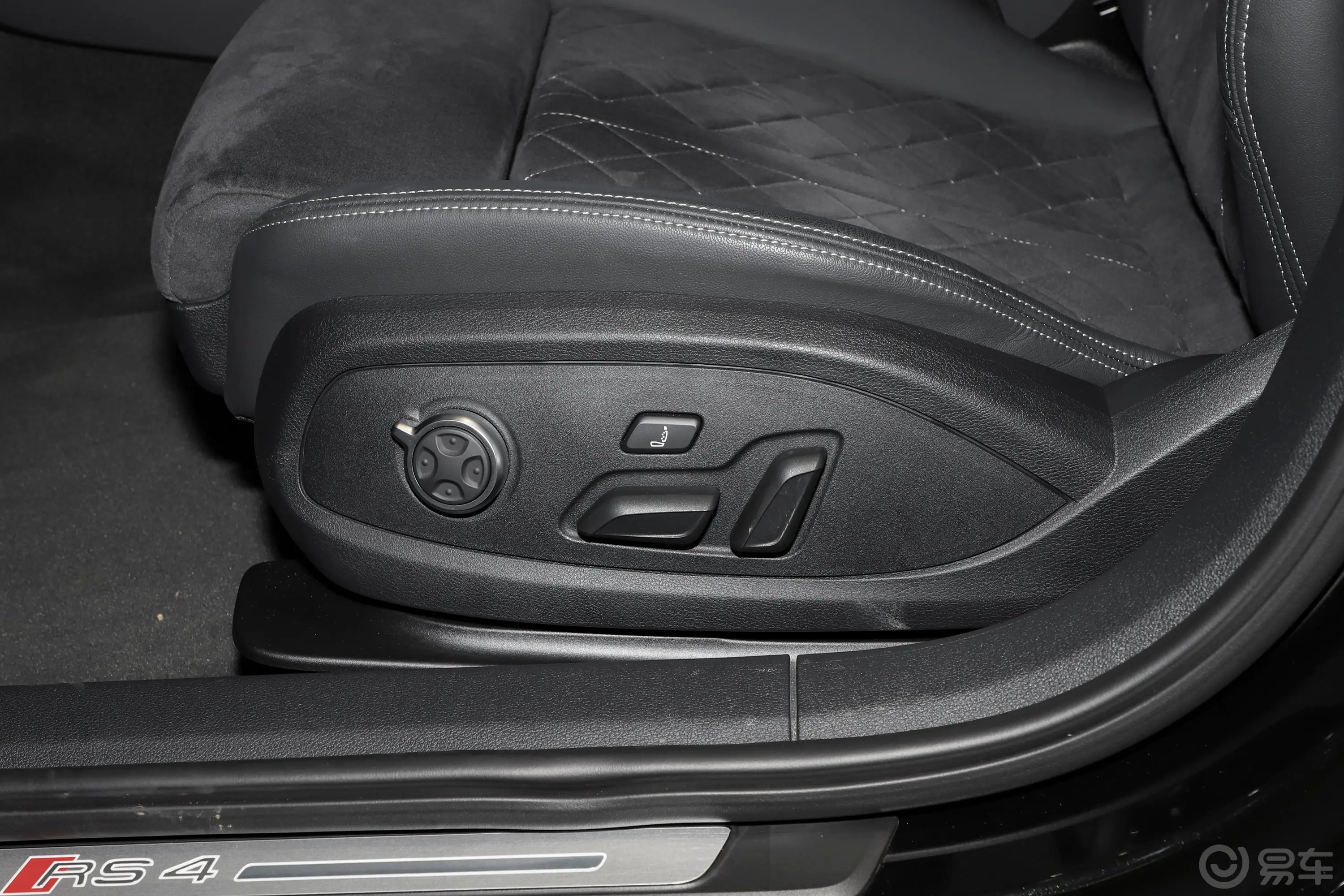 奥迪RS 42.9T Avant 常规版主驾座椅调节