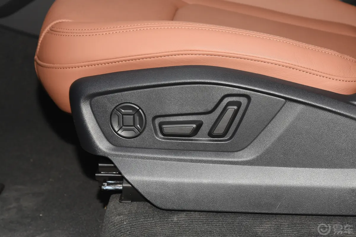 奥迪Q745 TFSI quattro S line运动型 7座主驾座椅调节