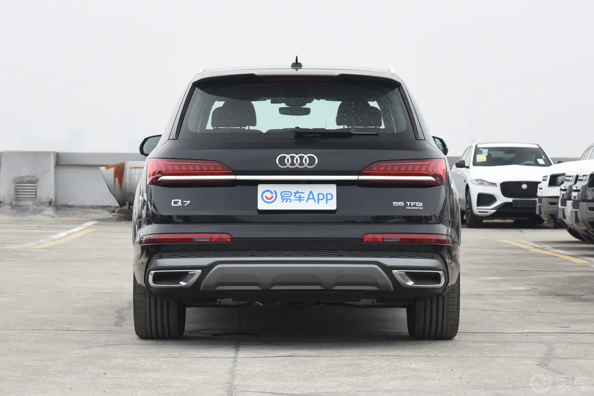 奥迪Q755 TFSI quattro S line运动型正后水平