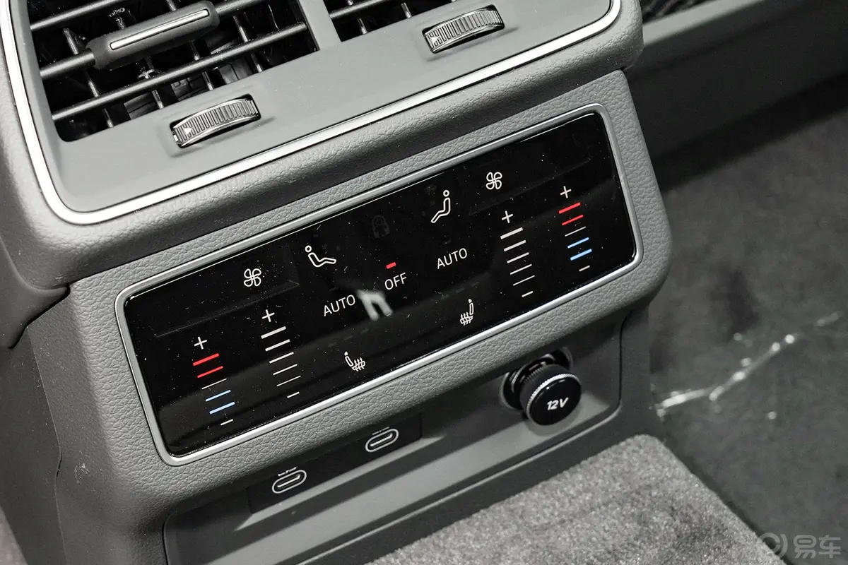 奥迪A6L55 TFSI quattro 尊享动感型后排空调控制键