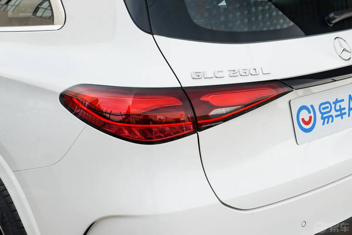 奔驰GLC改款 GLC 260 L 4MATIC 豪华型 5座尾灯侧45度俯拍