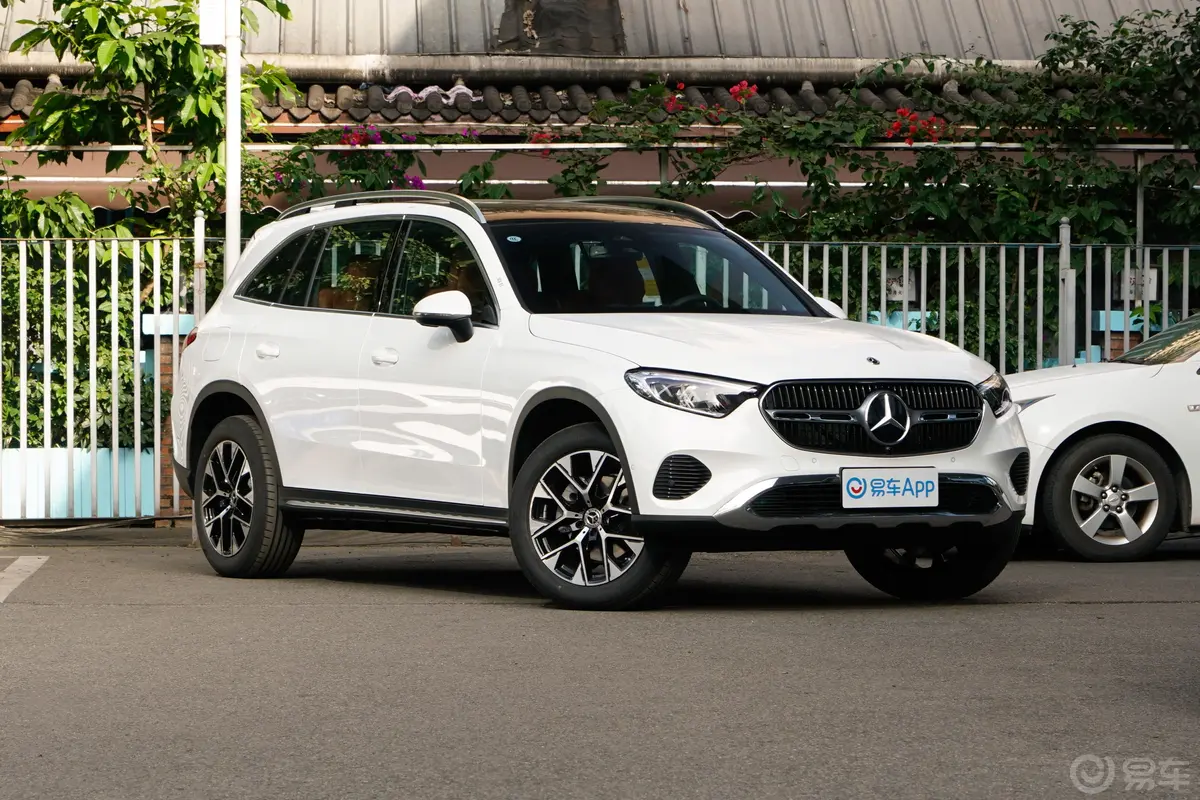 奔驰GLC改款  GLC 260 L 4MATIC 动感型 7座胎压信息铭牌