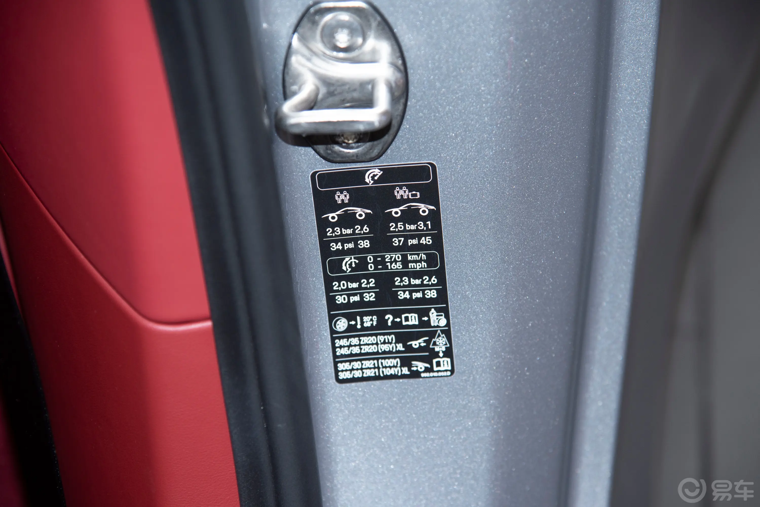 保时捷911Carrera 4 Cabriolet 3.0T胎压信息铭牌
