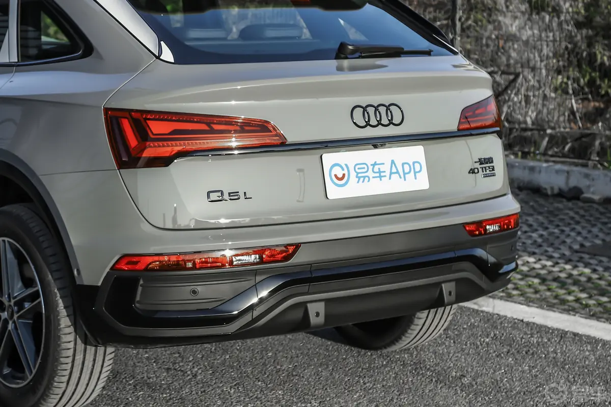 奥迪Q5L Sportback40 TFSI 时尚型车后雷达