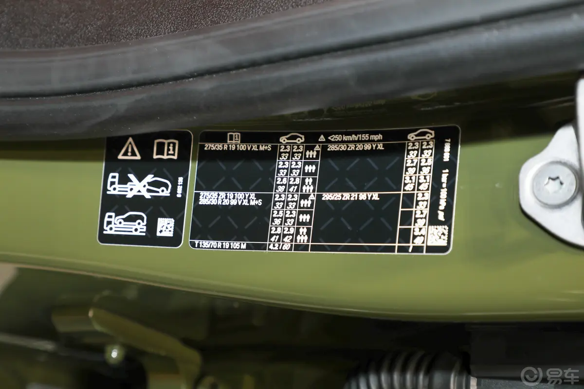 宝马M3M3 M xDrive 雷霆版胎压信息铭牌