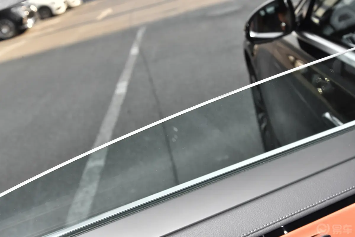 奔驰S级S 400 L 豪华型后排玻璃材质特写