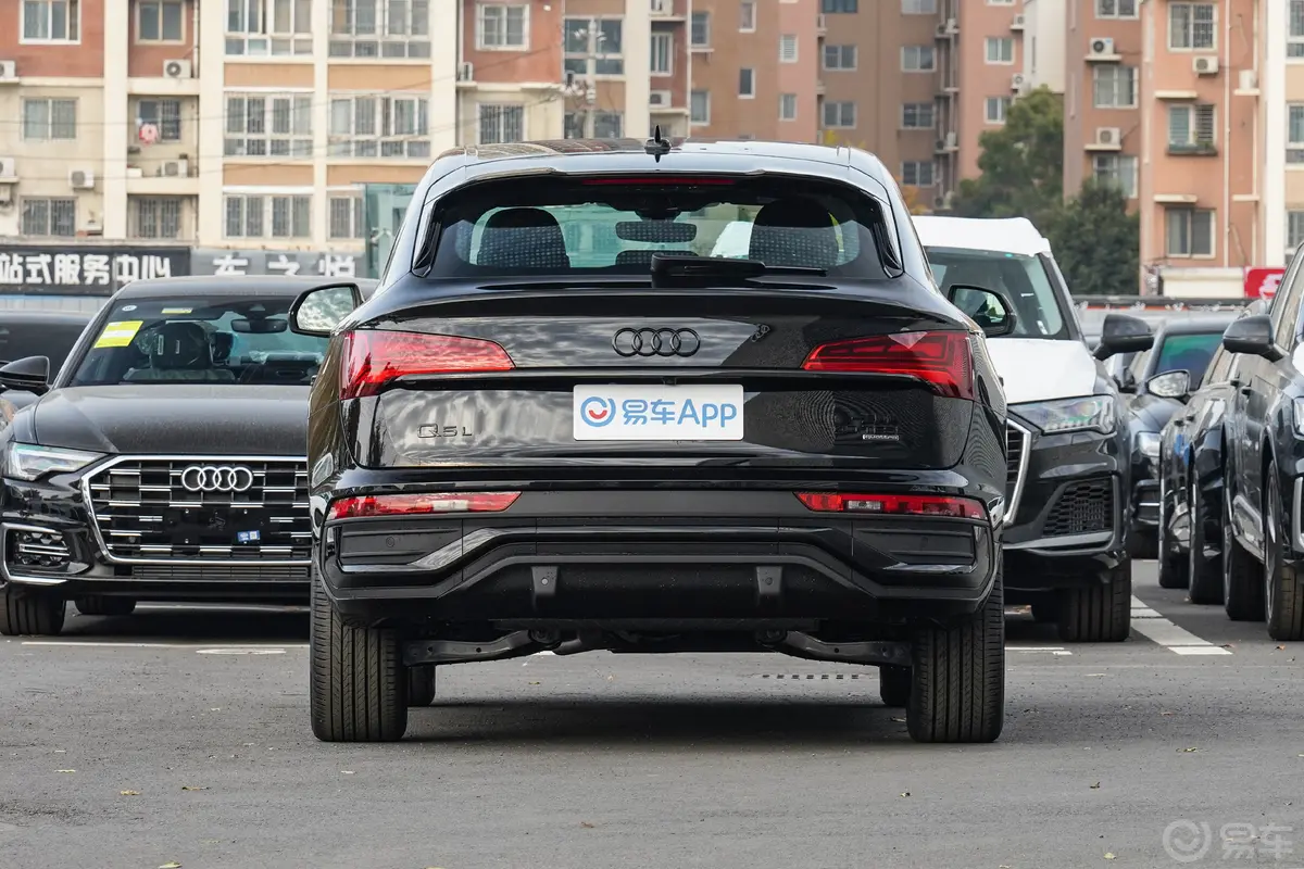 奥迪Q5L Sportback40 TFSI 豪华型正后水平