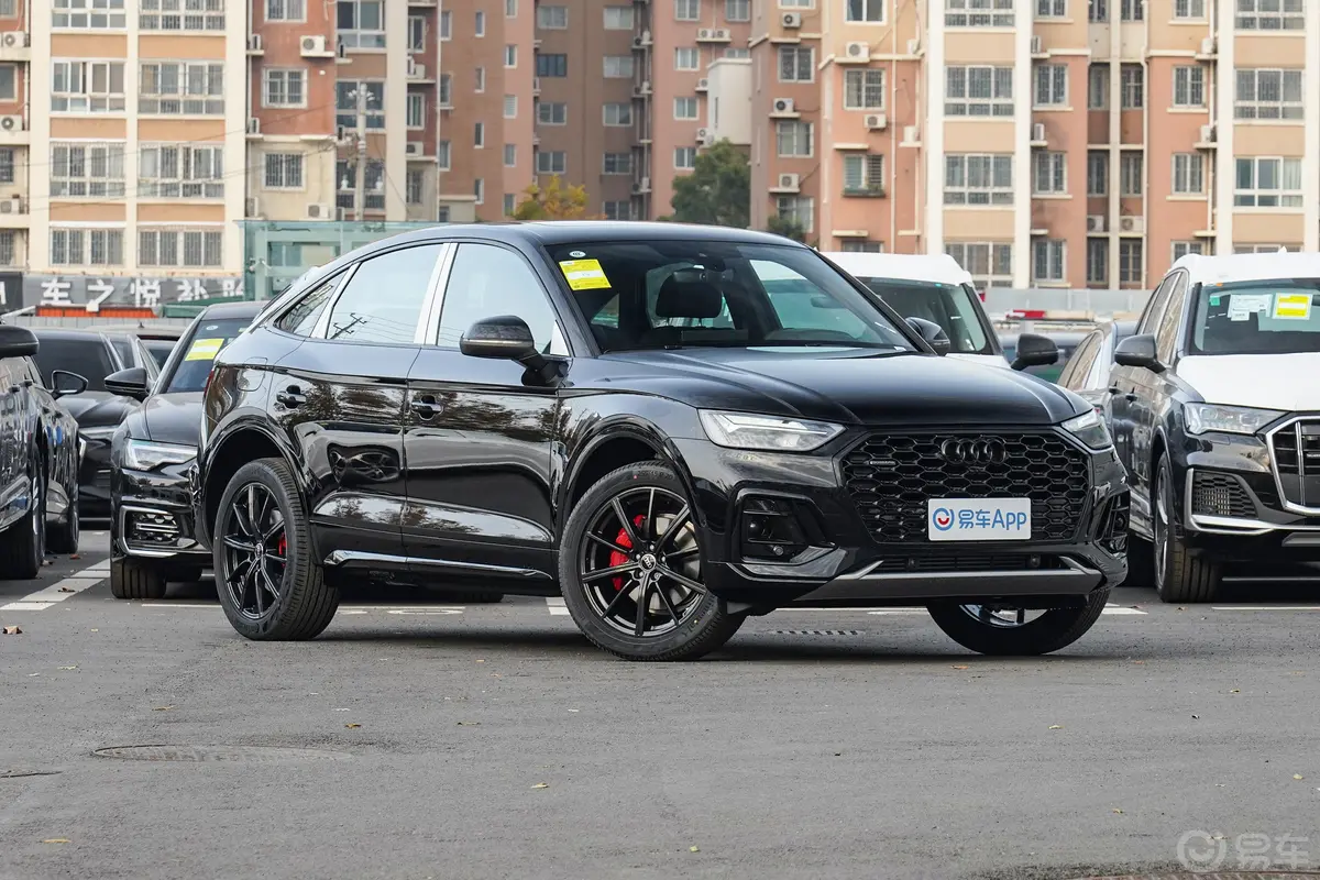 奥迪Q5L Sportback40 TFSI 豪华型侧前45度车头向右水平