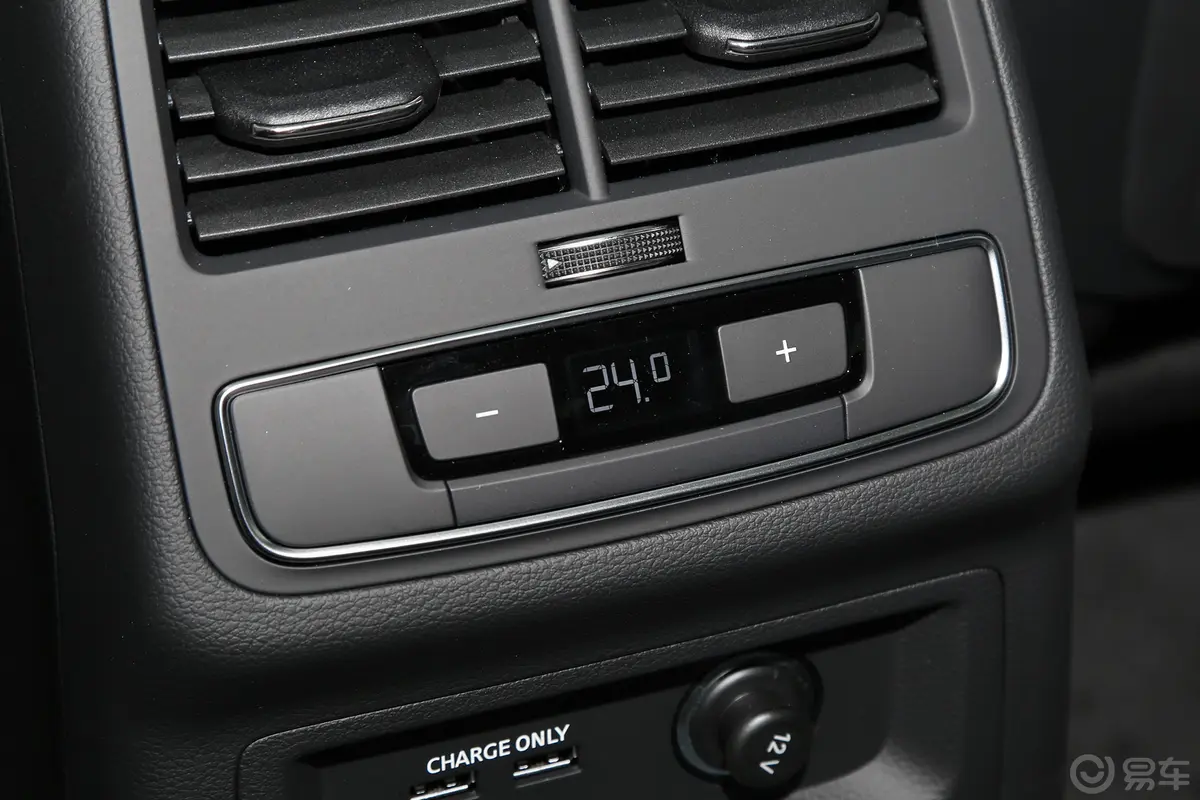 奥迪A5Sportback 40 TFSI 时尚动感型后排空调控制键