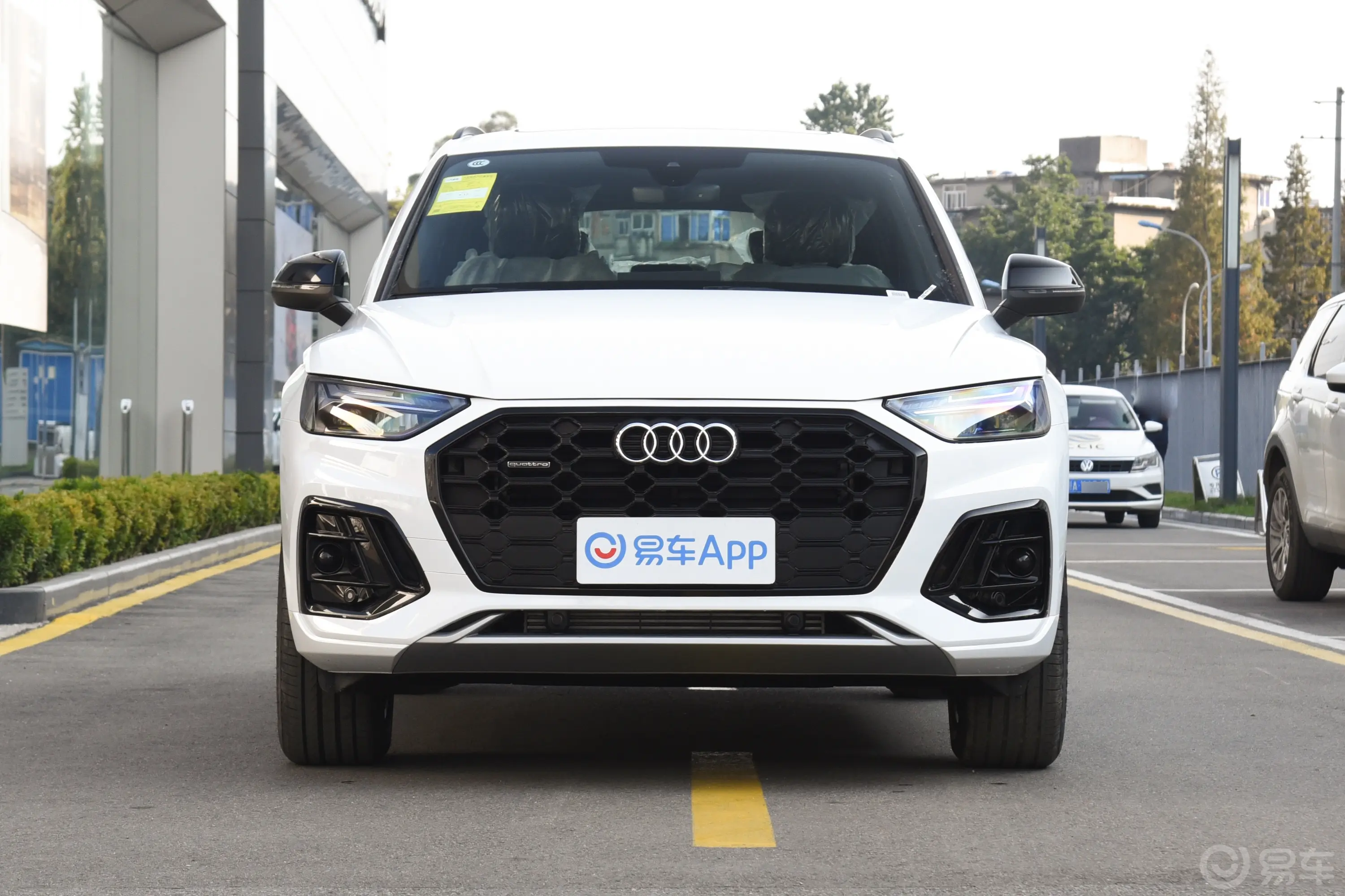 奥迪Q5L40 TFSI 豪华动感型正前水平