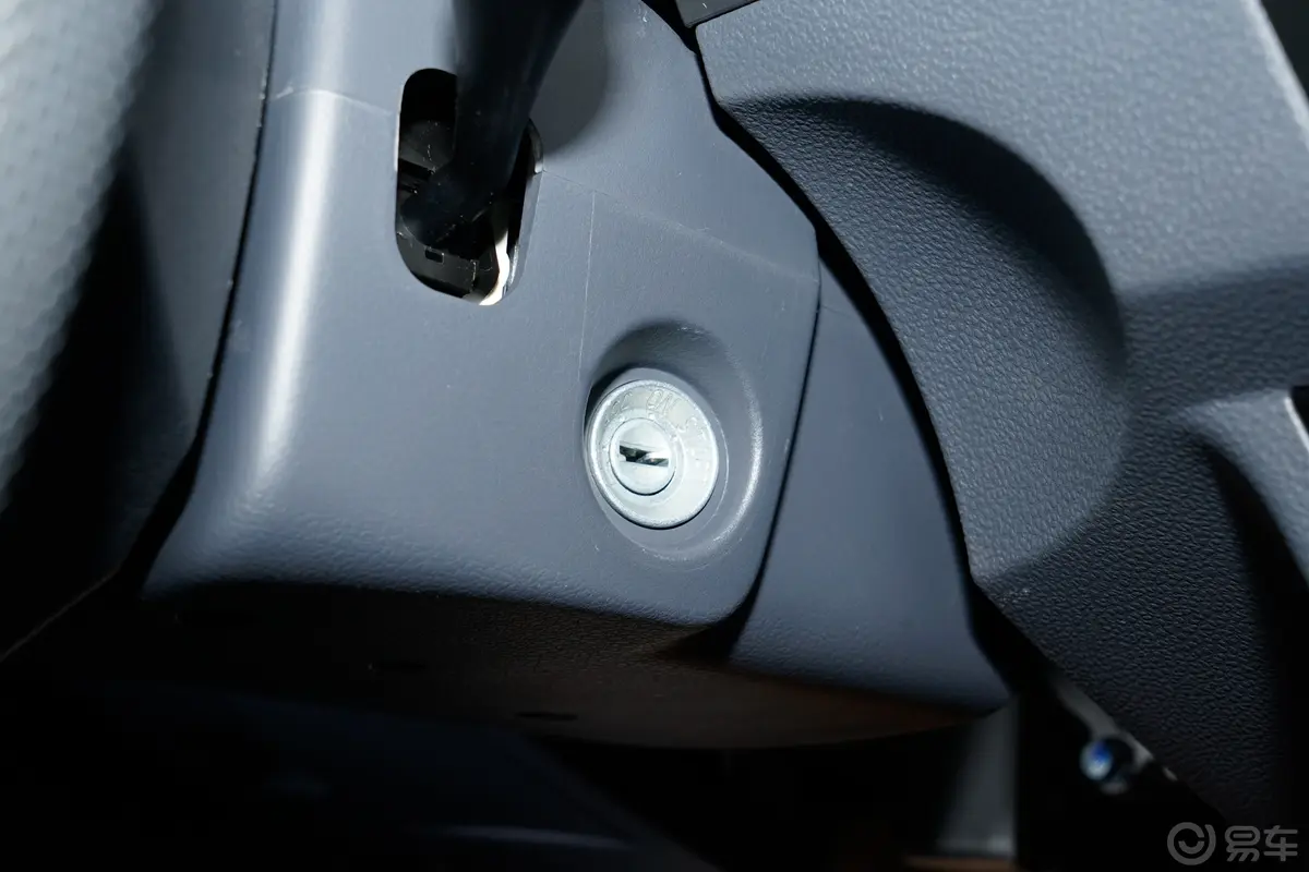 鑫源小海狮X301.5L 客车标准型 7座 CNG钥匙孔或一键启动按键