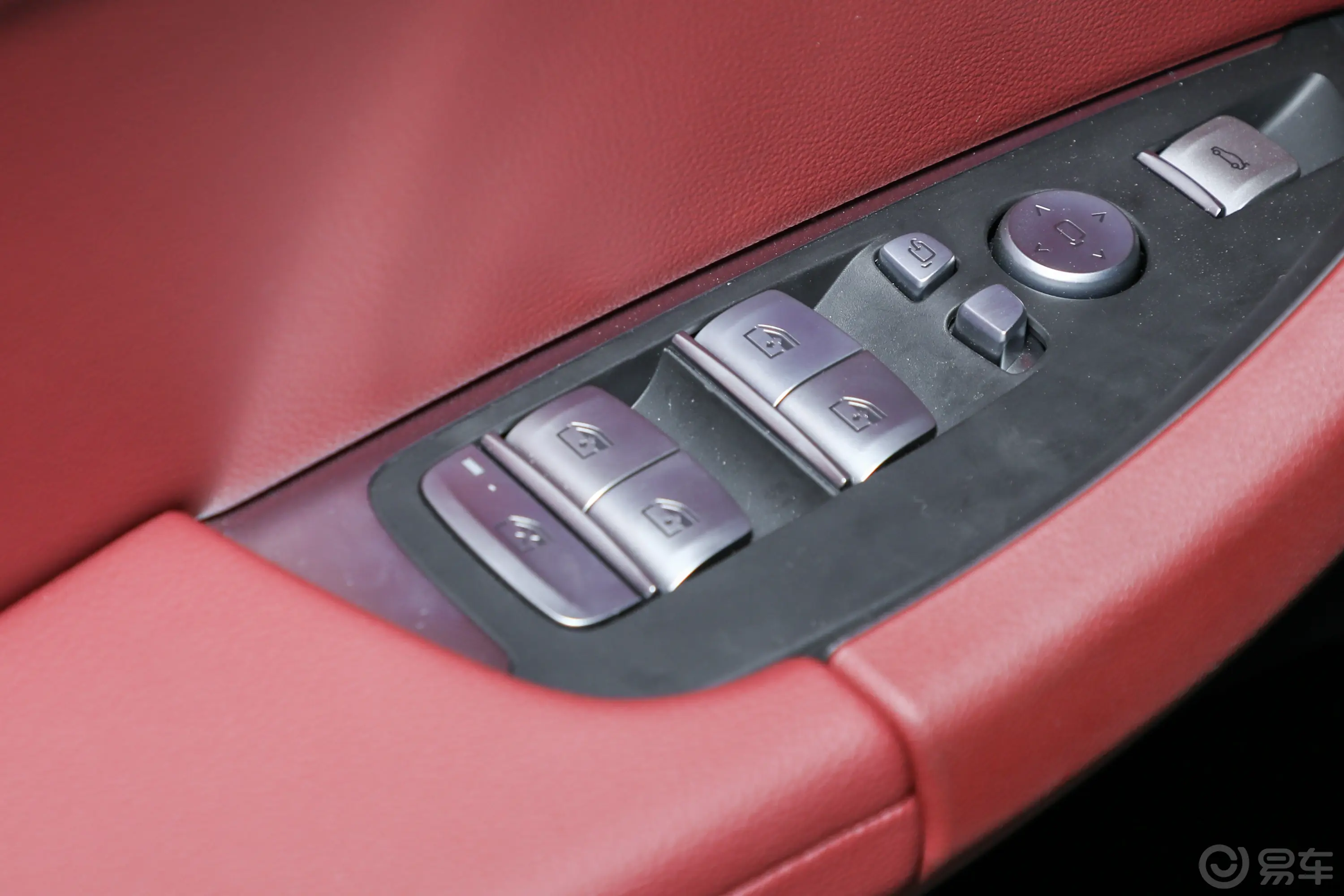 宝马X3改款 xDrive30i 尊享型 M曜夜套装车窗调节整体