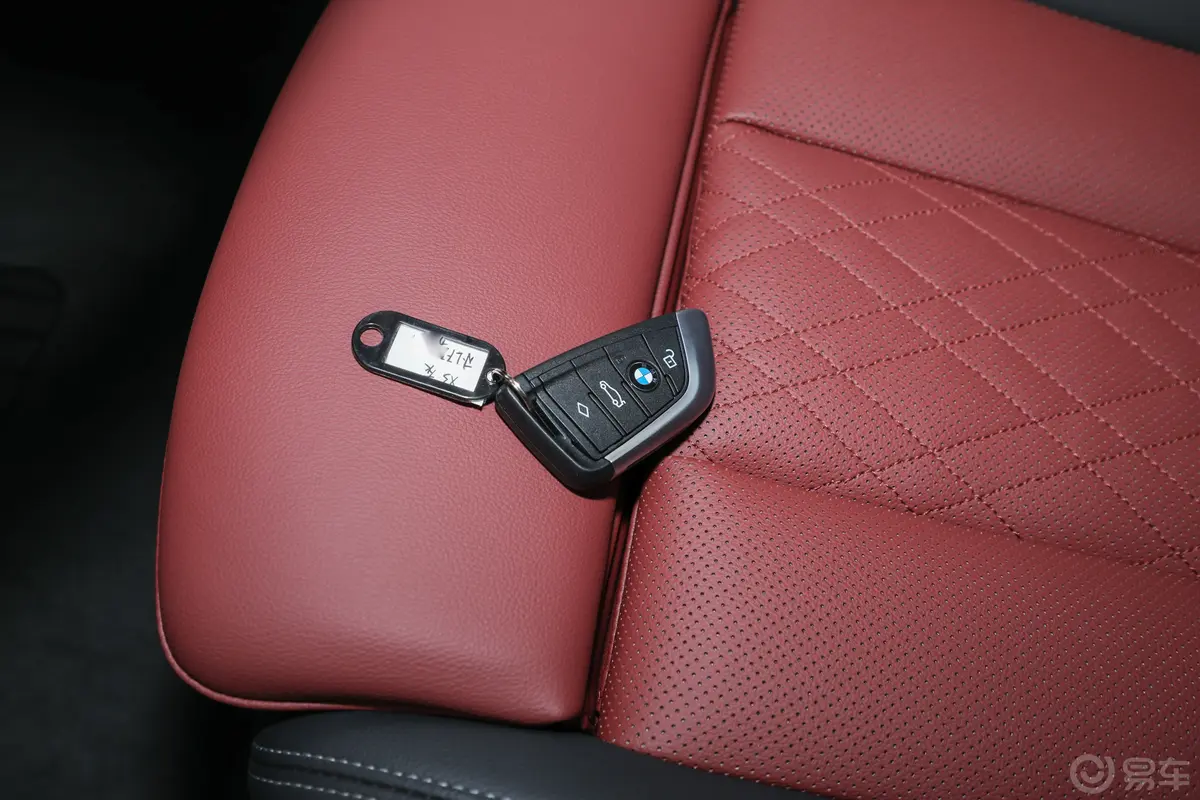 宝马X3改款 xDrive30i 尊享型 M曜夜套装钥匙正面