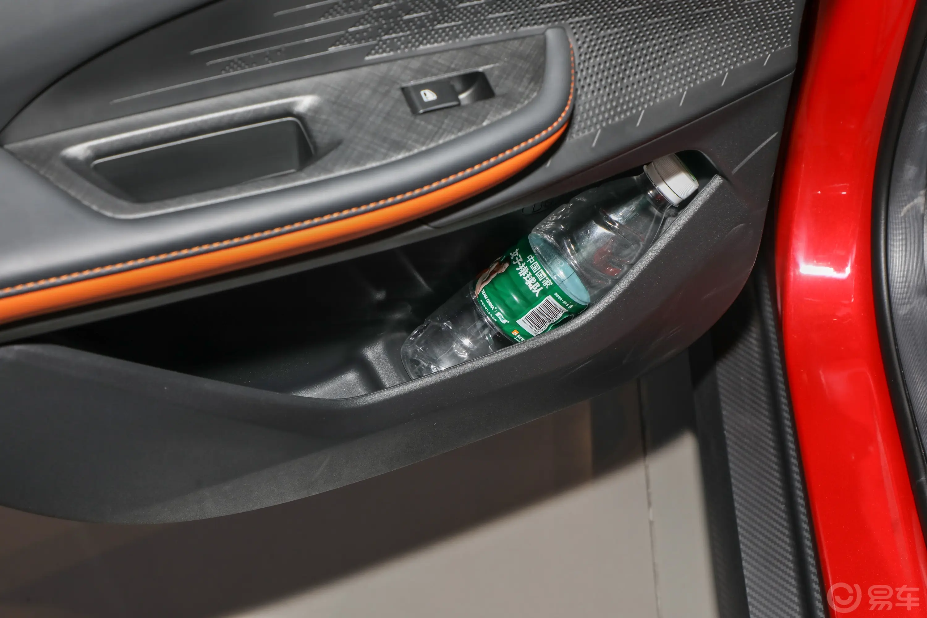 长安UNI-V 智电iDD1.5T 113km 智趣型(飞快版)后排功能