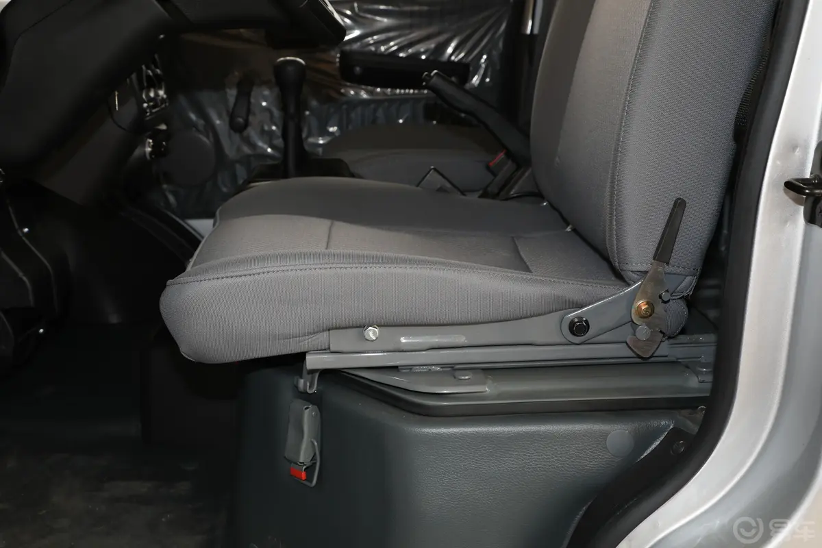 五菱荣光小卡1.5L 加长单排基本型 2座主驾座椅调节