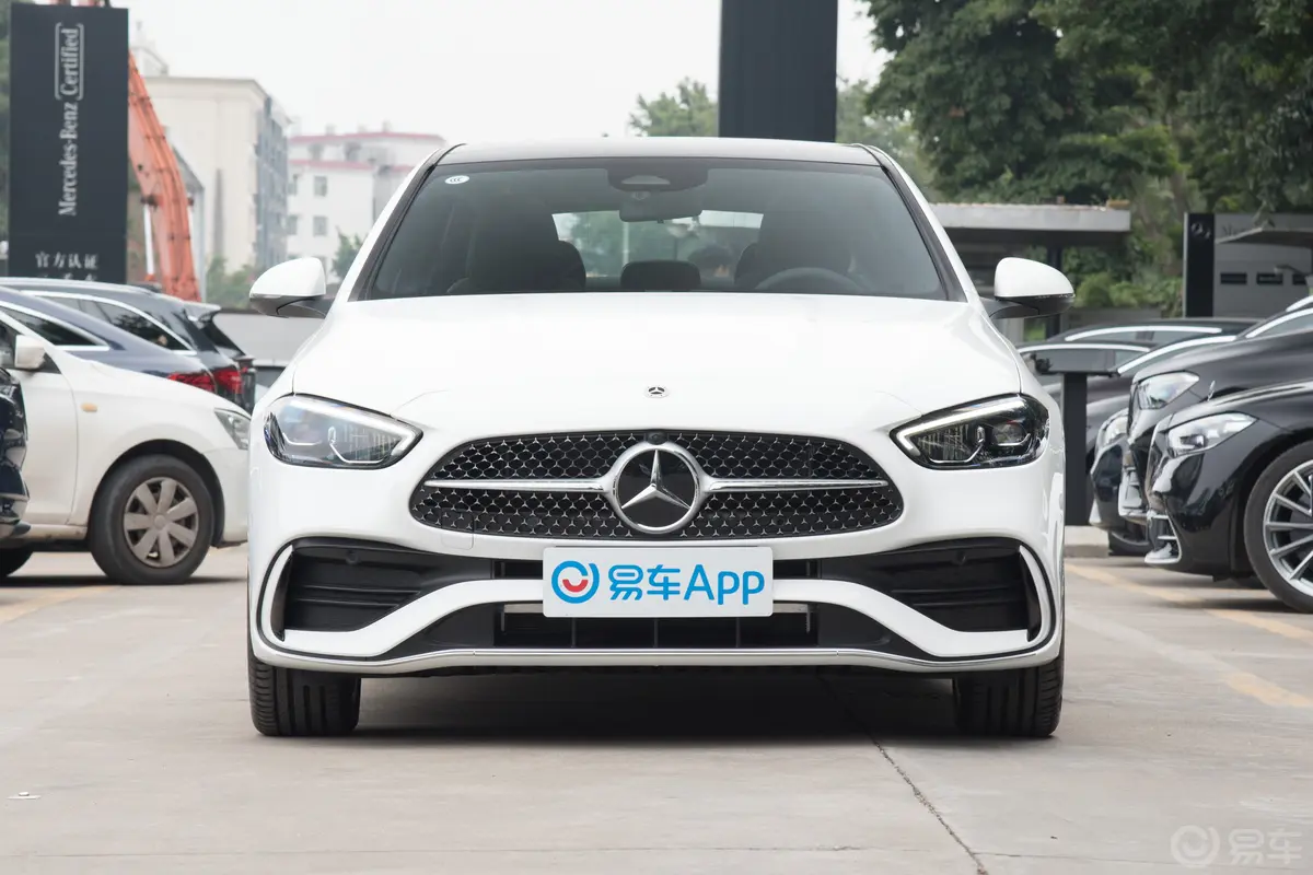 奔驰C级改款 C 260 L 4MATIC 运动版正前水平