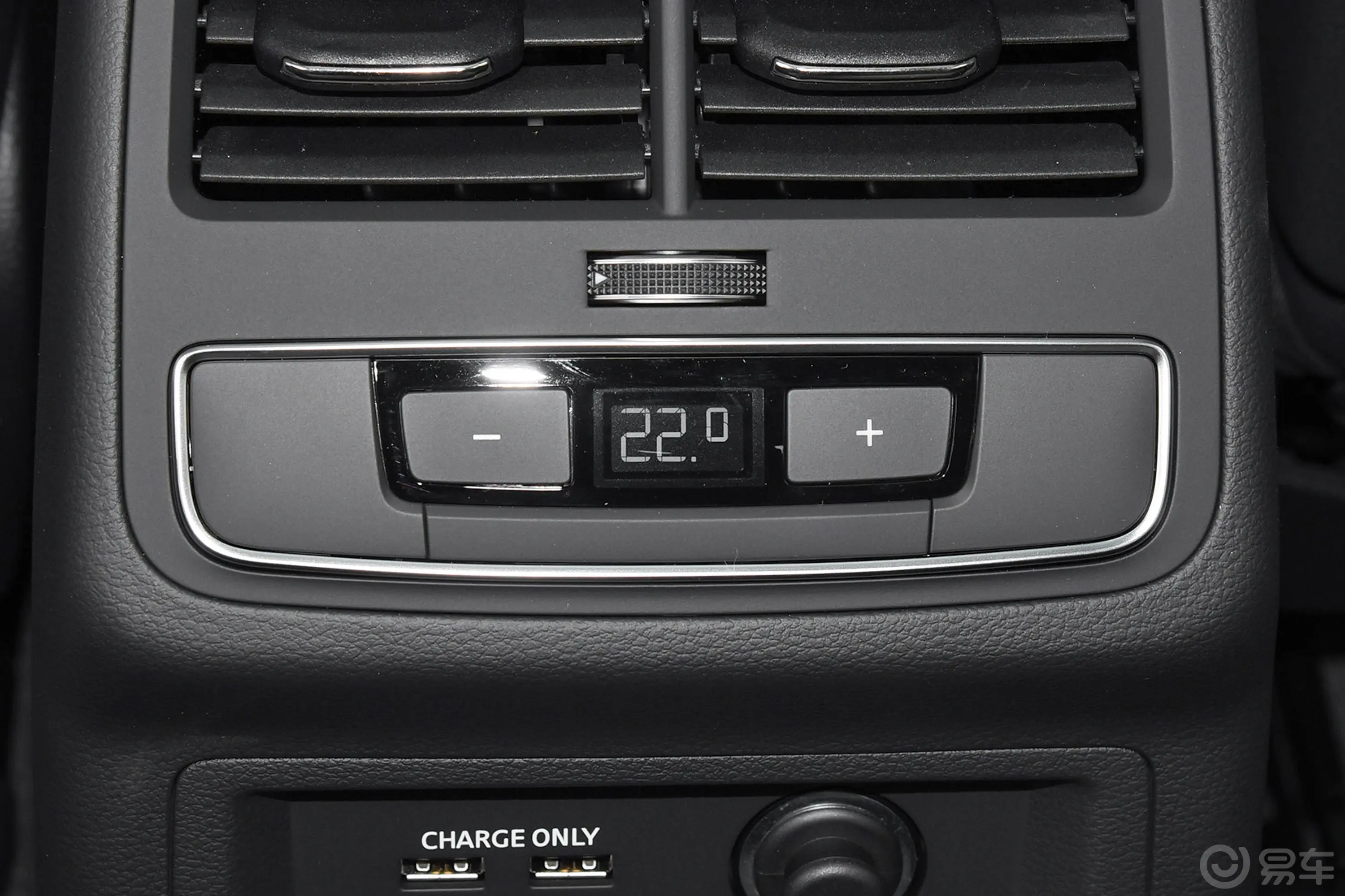 奥迪A5Sportback 40 TFSI quattro 豪华动感型后排空调控制键
