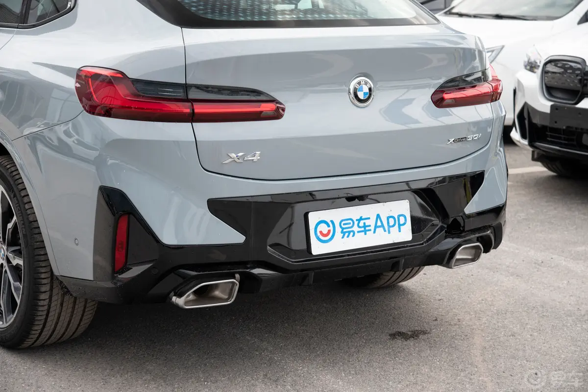 宝马X4xDrive30i M运动套装车尾特写