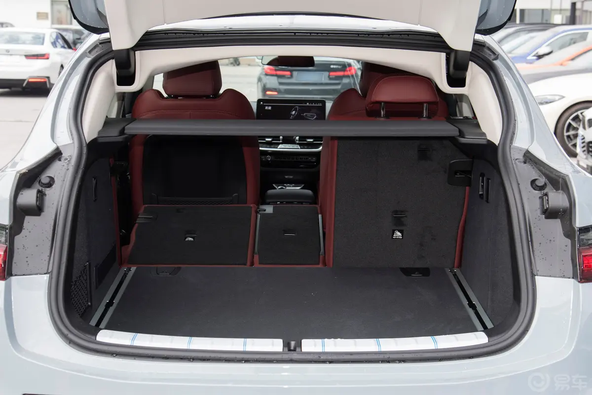 宝马X4xDrive30i M运动套装后备厢