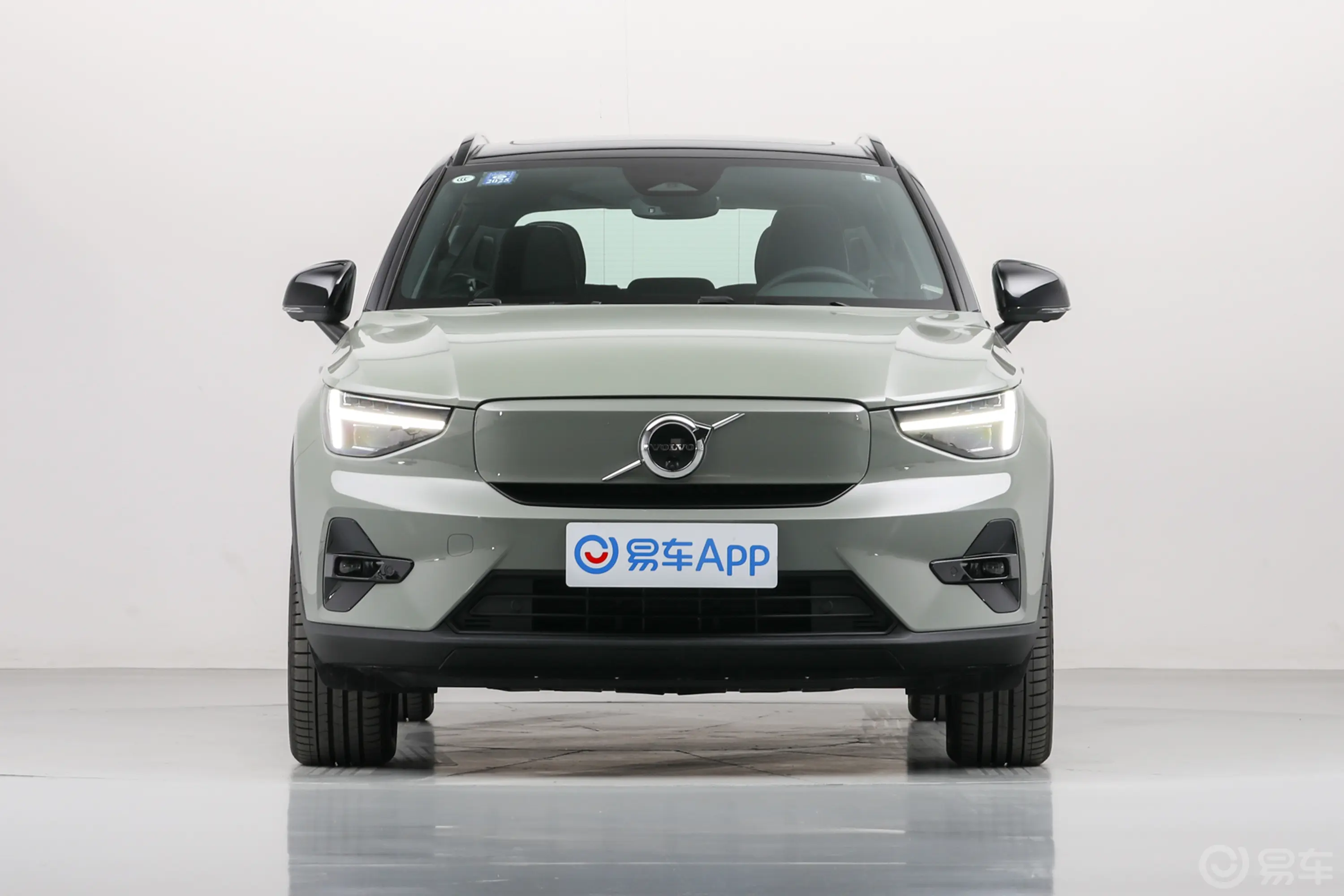 沃尔沃XC40新能源640km 两驱长续航版PRO正前水平