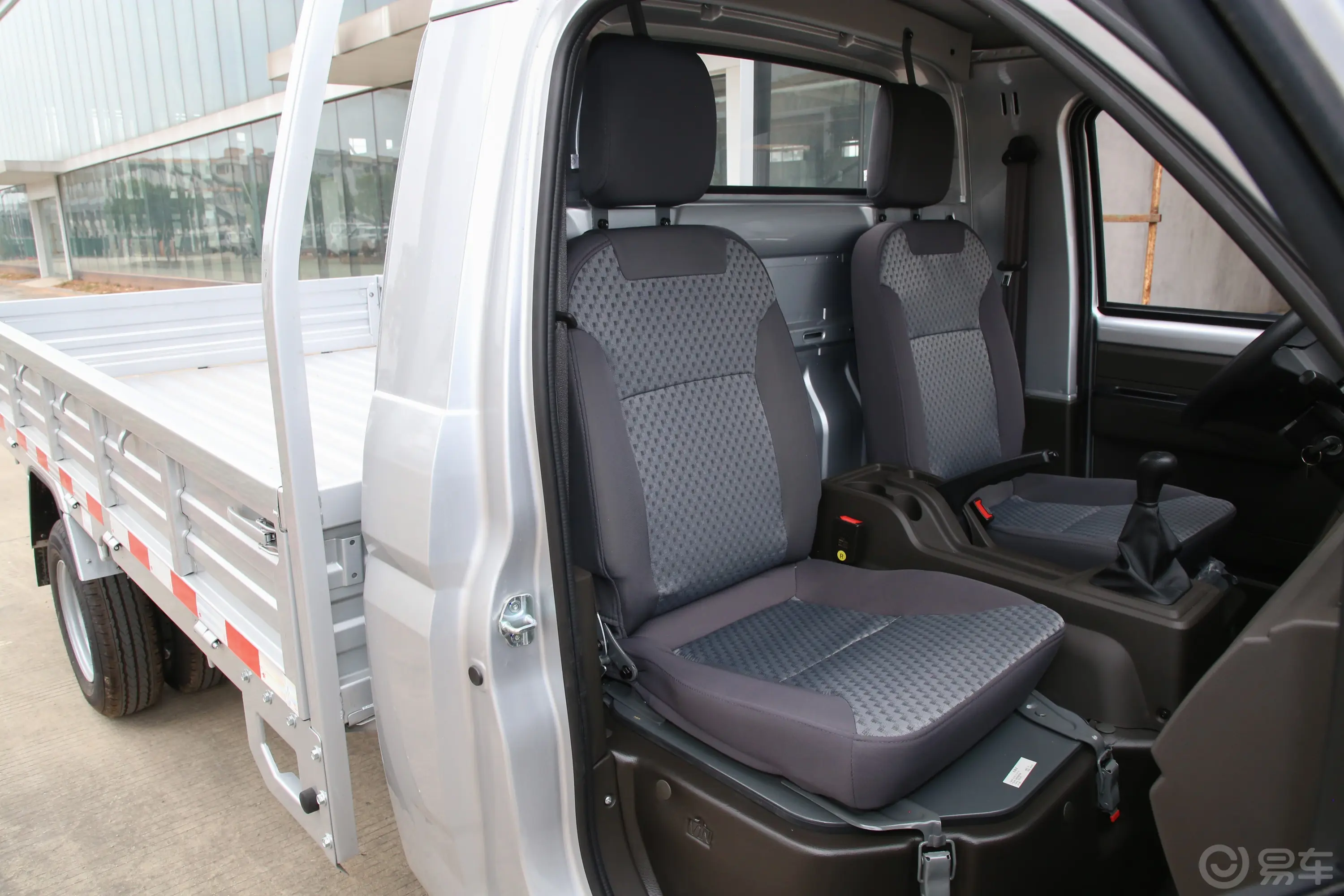 五菱荣光新卡2.0L 单排后双轮舒适型 2座副驾驶座椅