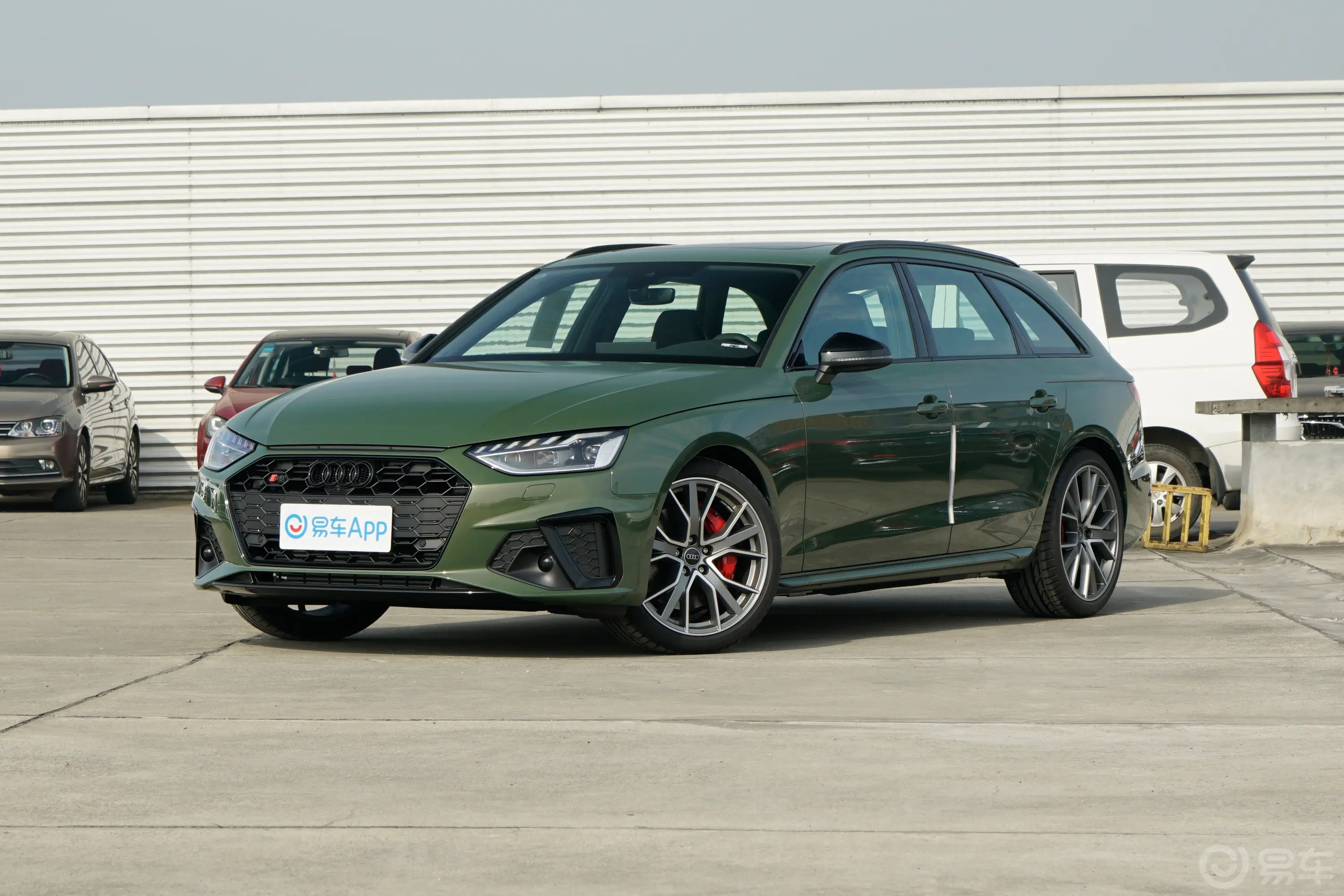 奥迪S4Avant 3.0T侧前45度车头向左水平