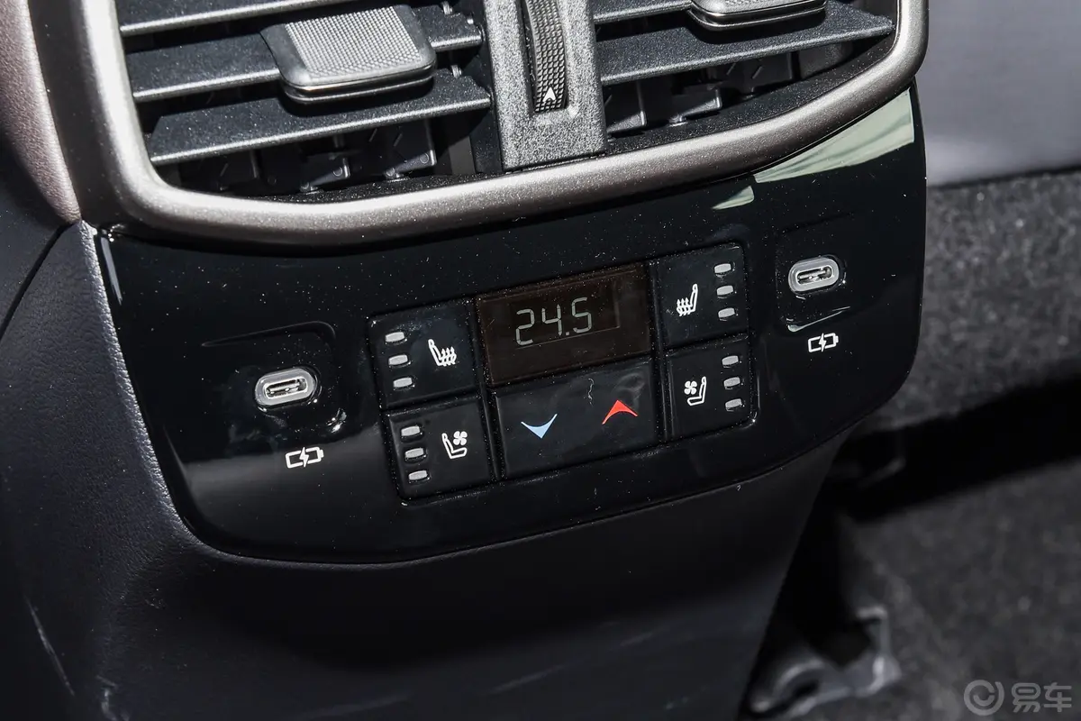 雷克萨斯RX350h 四驱智享版后排空调控制键