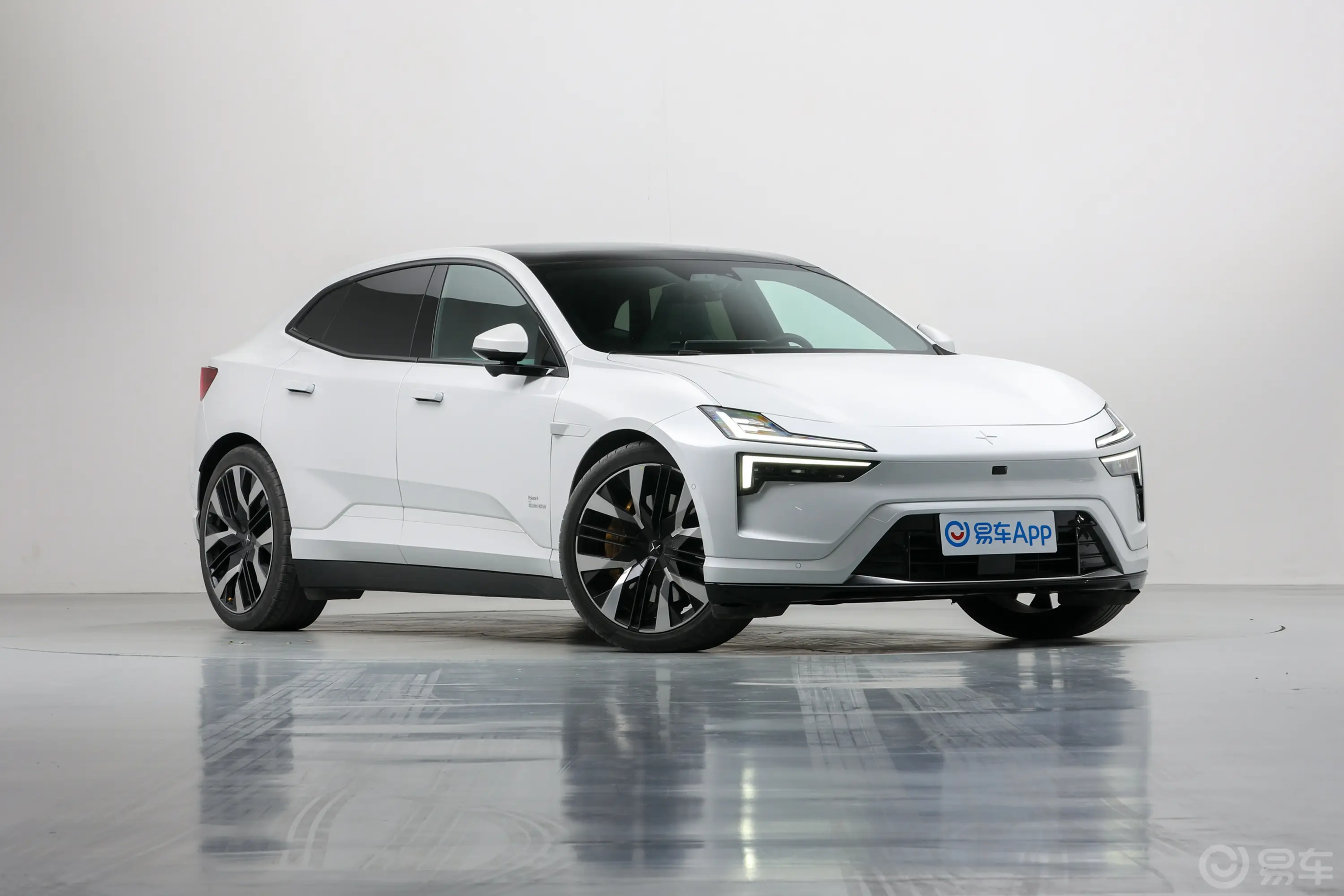 Polestar 4682km 四驱长续航PLUS双星互联版侧前45度车头向右水平