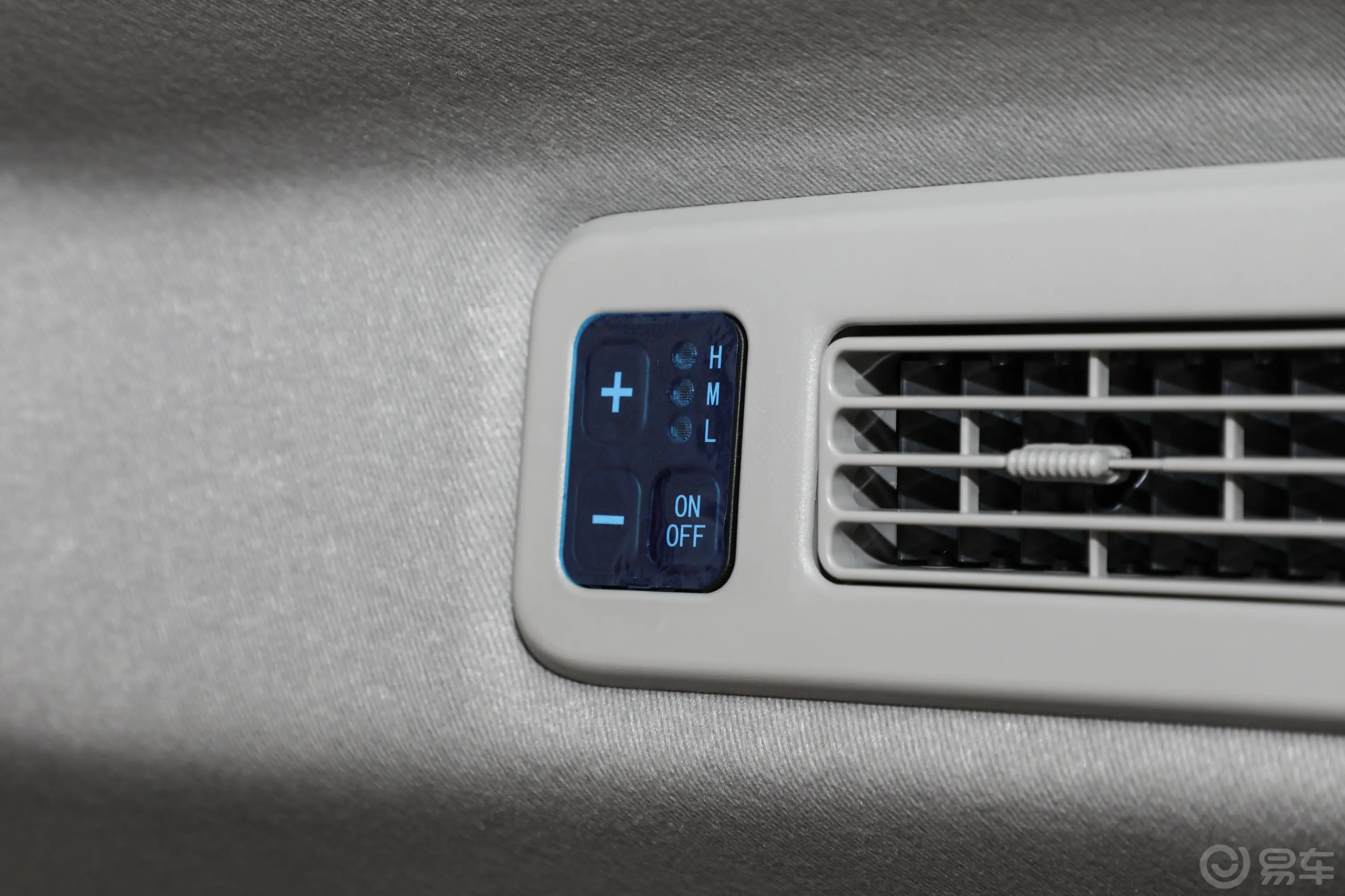 风光E380改款 350km 营运版舒适型 8座后排空调控制键