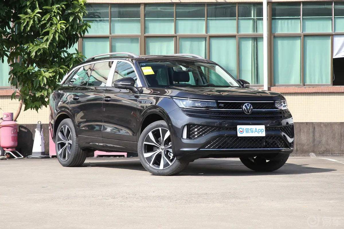 揽巡380TSI 四驱R-Line巡礼版胎压信息铭牌