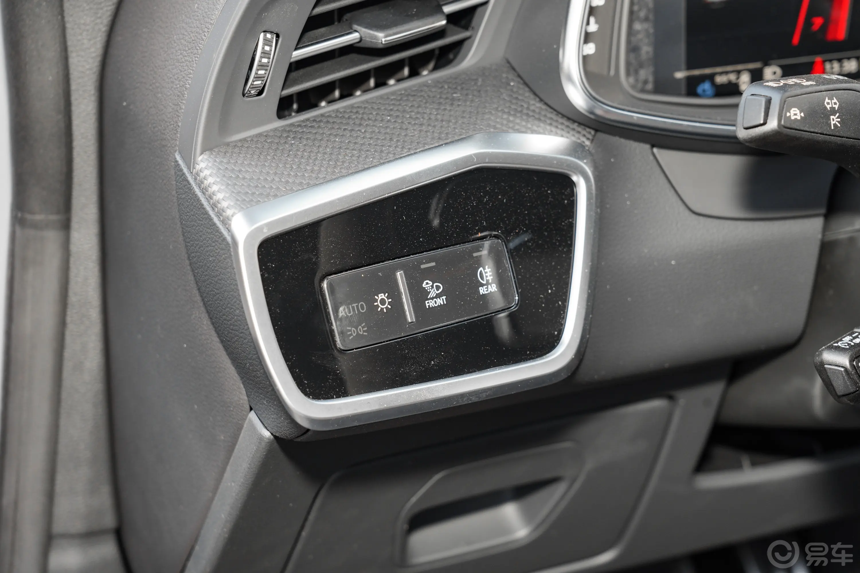 奥迪RS 74.0T Sportback Performance灯光控制区