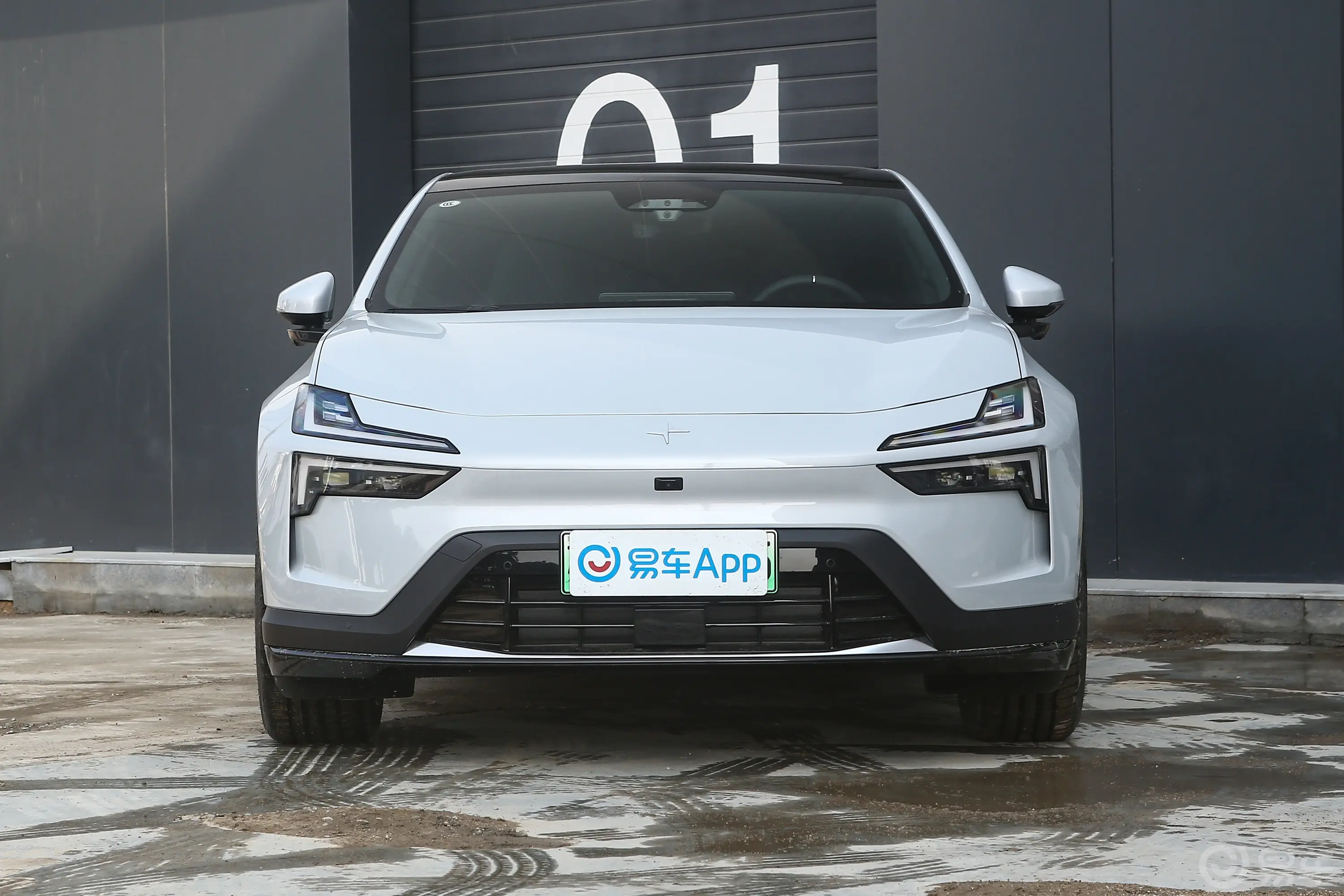 Polestar 4668km 后驱标准续航PLUS双星互联版正前水平