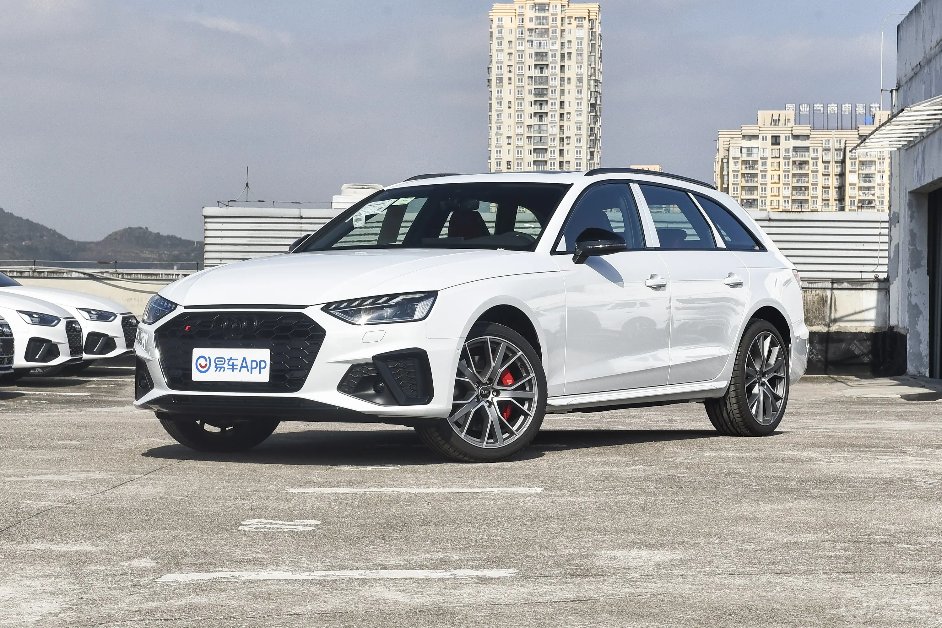 奥迪S4Avant 3.0T侧前45度车头向左水平