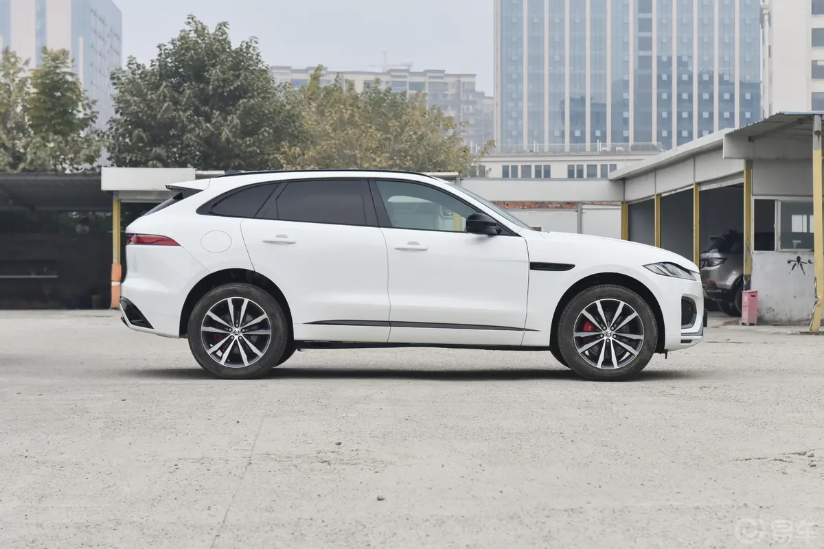 捷豹F-PACE250PS R-DYNAMIC SE正侧车头向右水平