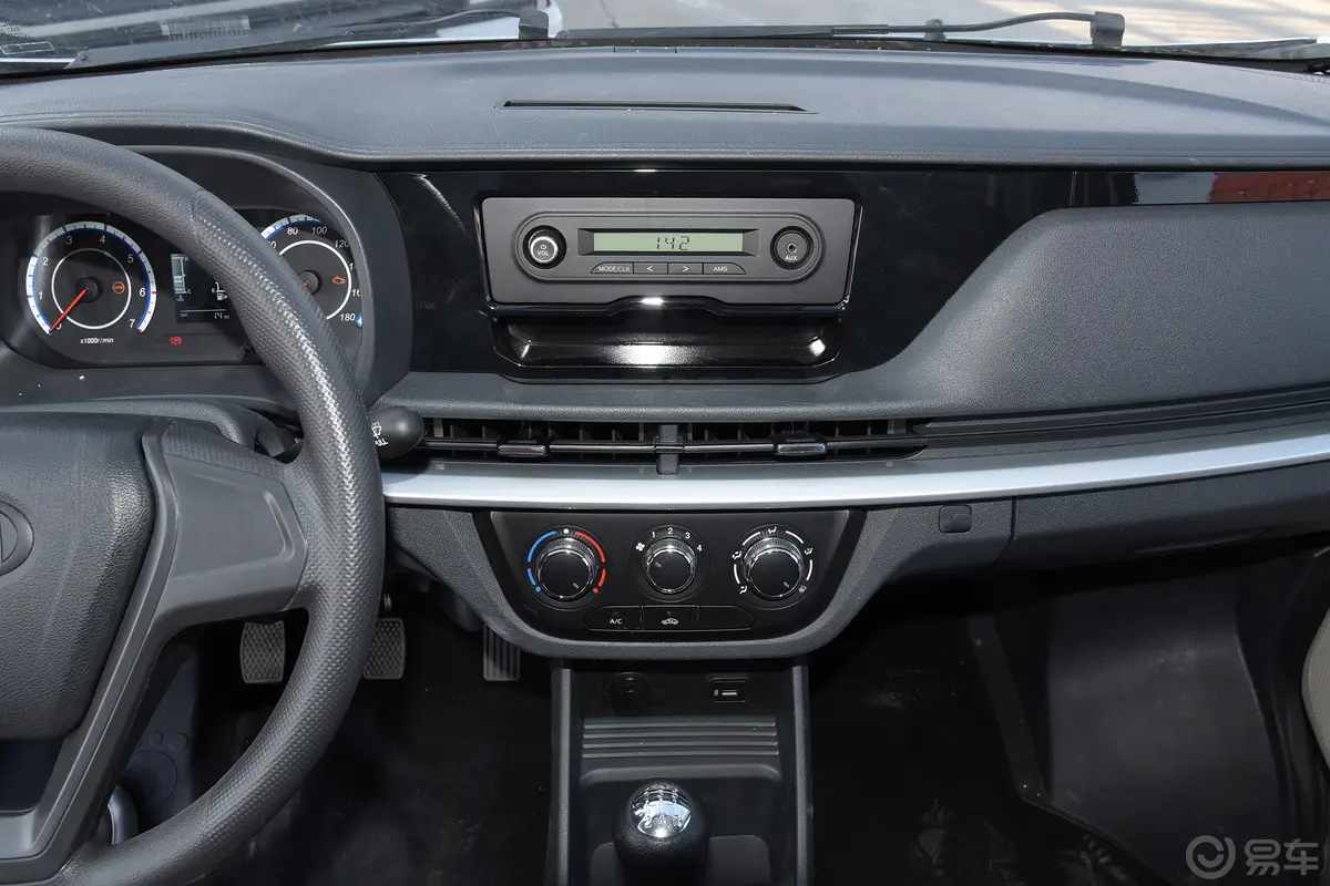 长安星卡1.5L 单排2.72米钢板厢货舒适型中控台整体