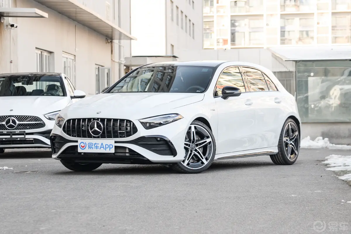 奔驰A级 AMG(进口)AMG A 35 4MATIC侧前45度车头向左水平