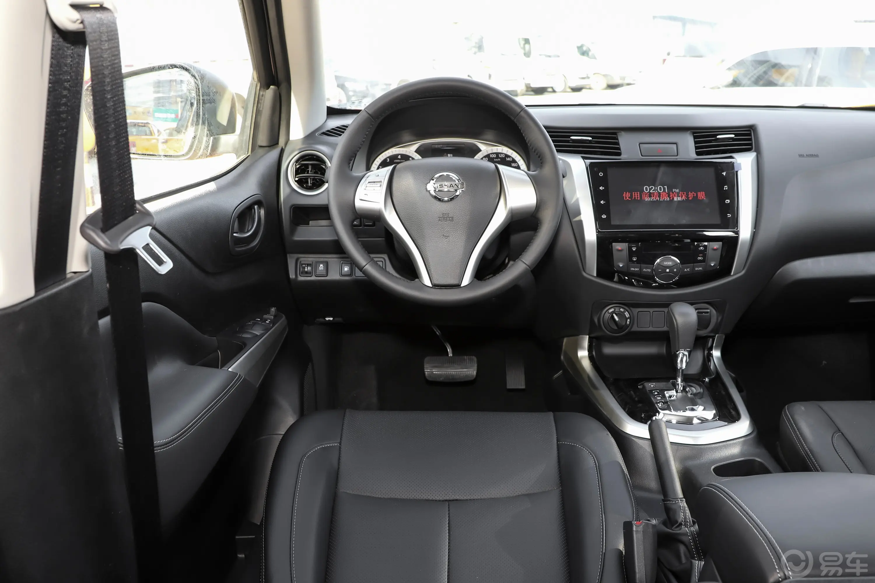 纳瓦拉改款 2.5L 自动四驱尊享型驾驶位区域