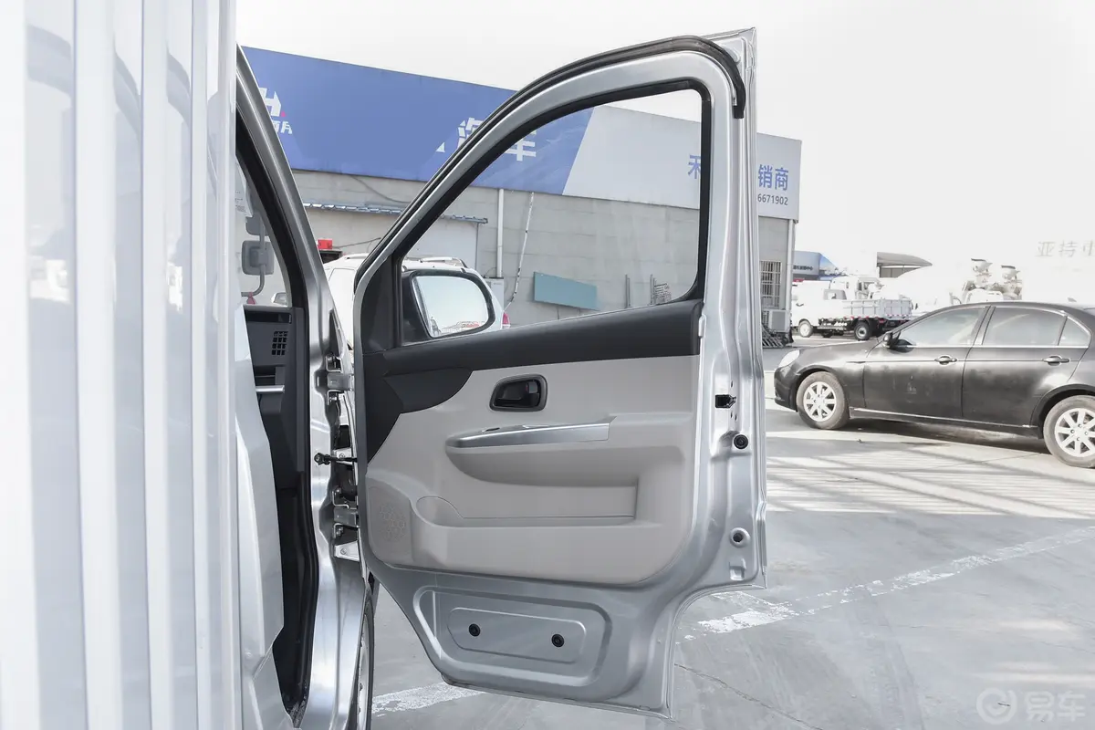 长安星卡1.5L 单排2.72米钢板厢货舒适型副驾驶员车门
